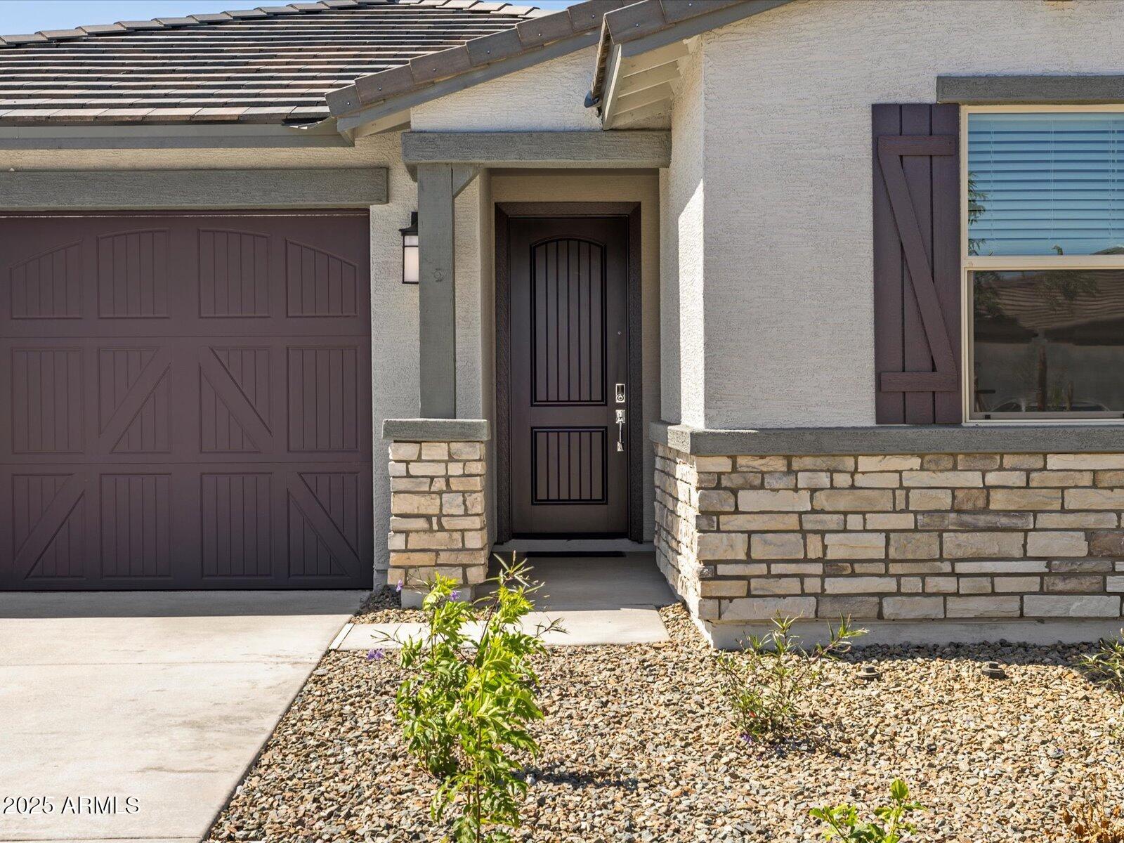 16015 W DESERT HOLLOW Drive