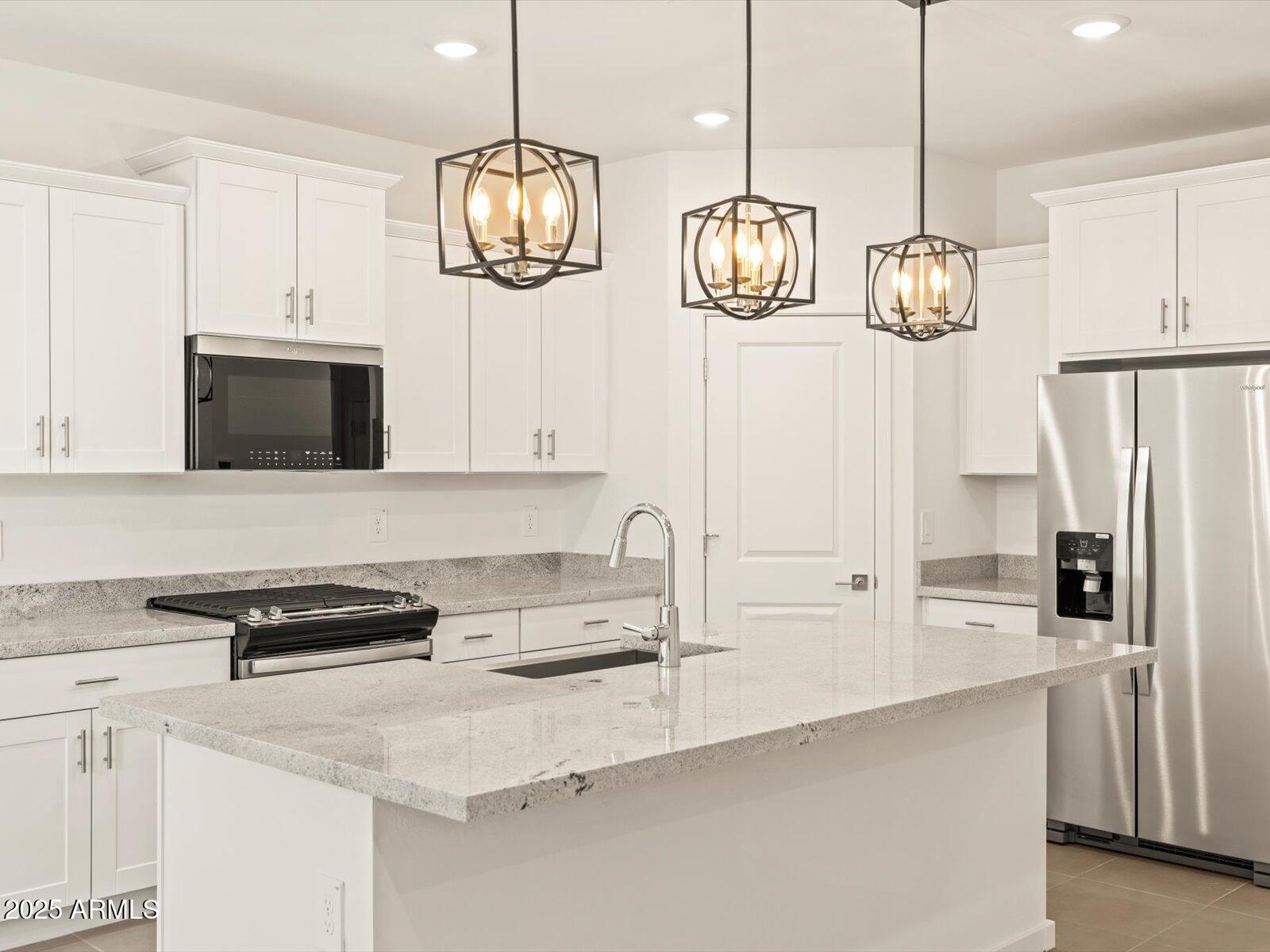 16015 W DESERT HOLLOW Drive