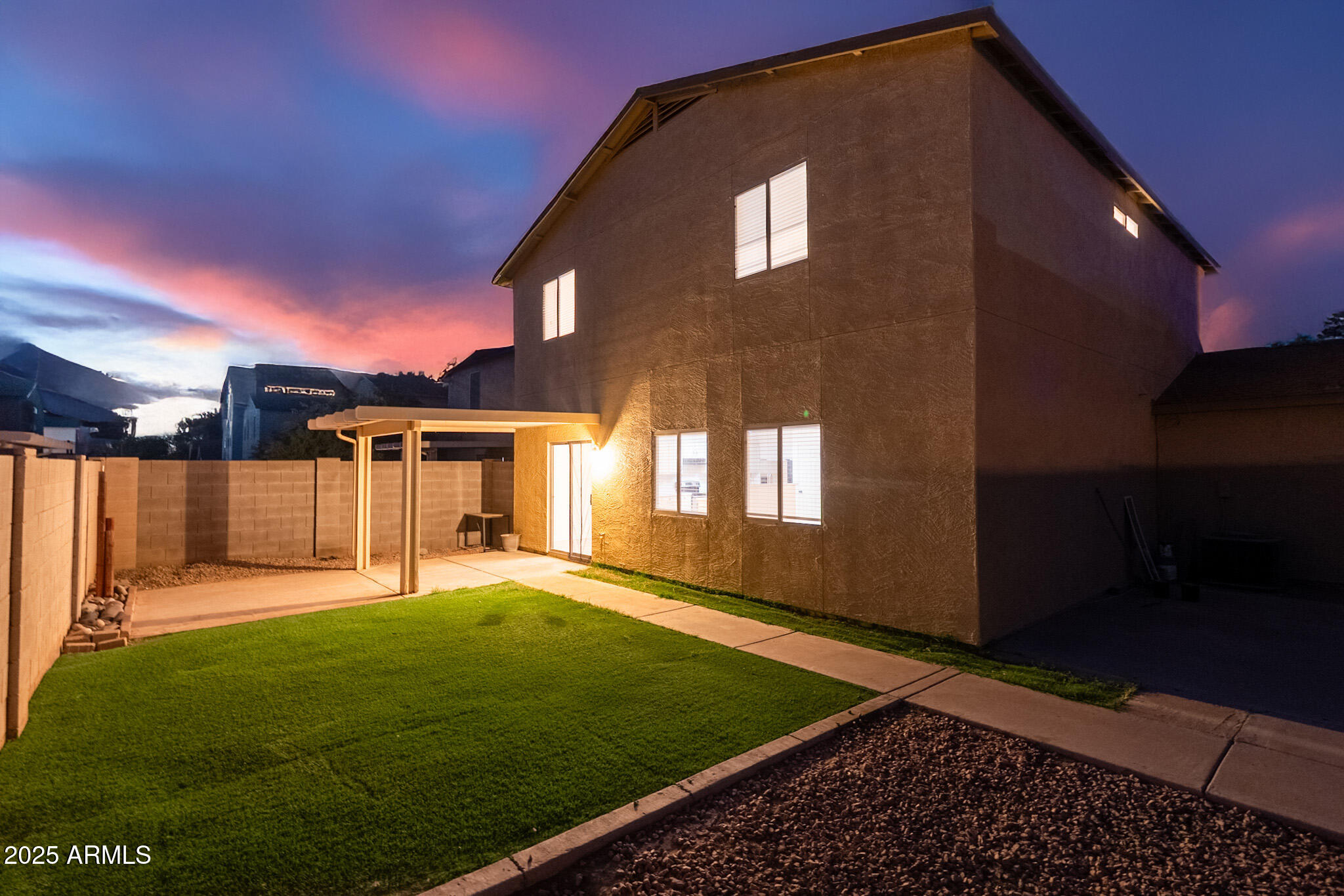 2557 E MEADOW CREEK Way