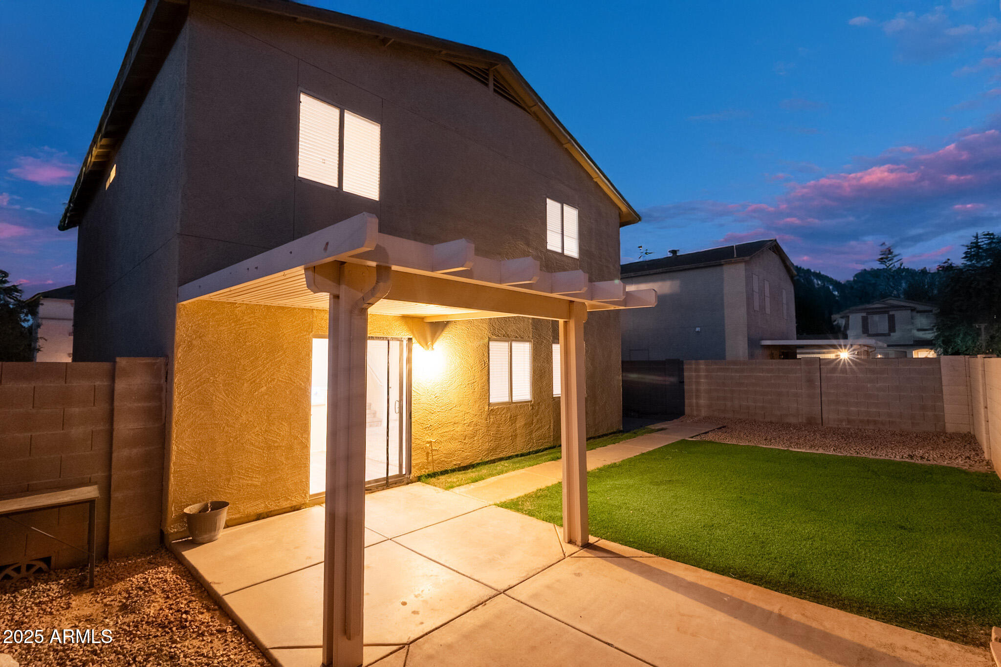 2557 E MEADOW CREEK Way