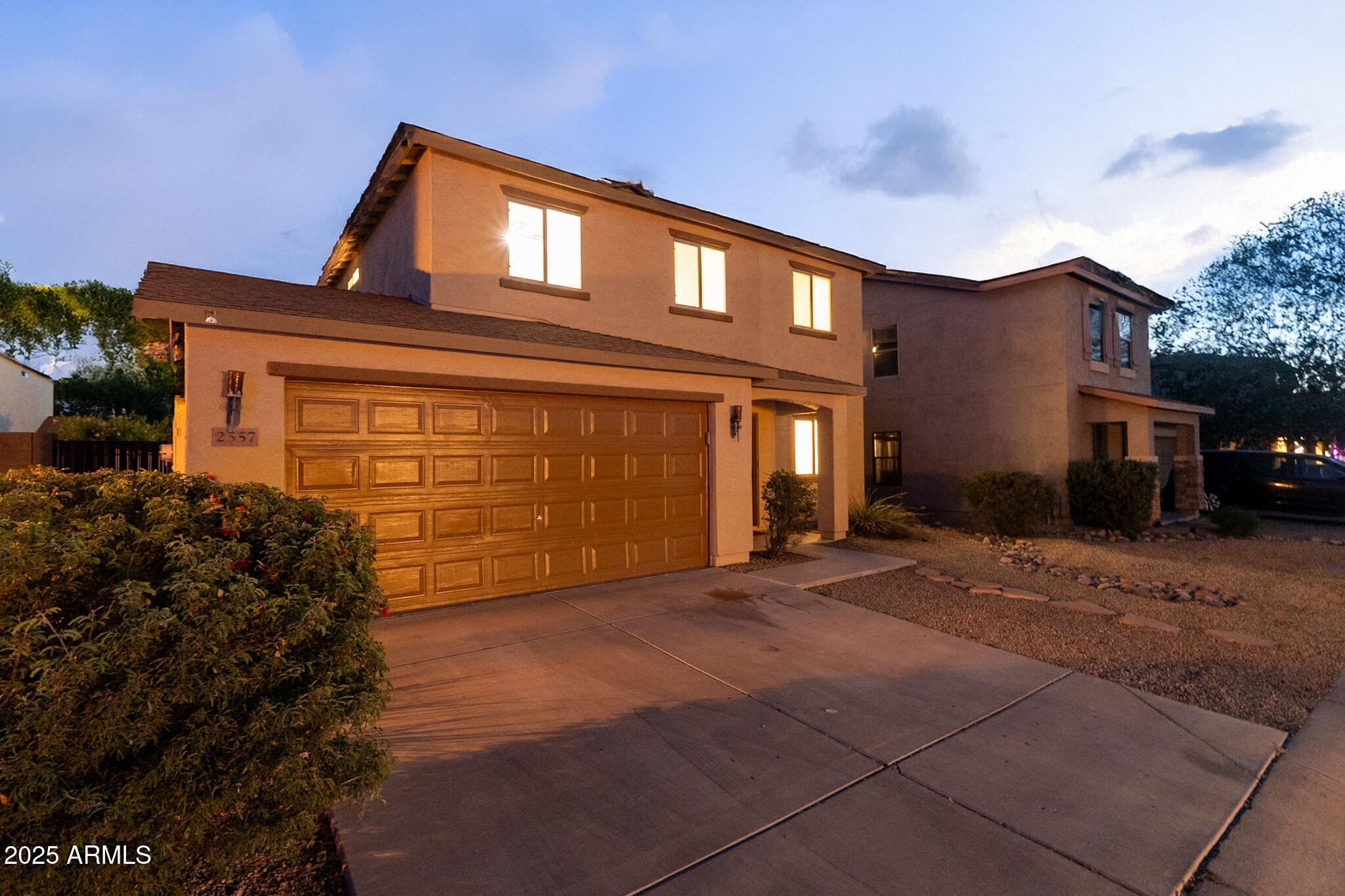 2557 E MEADOW CREEK Way