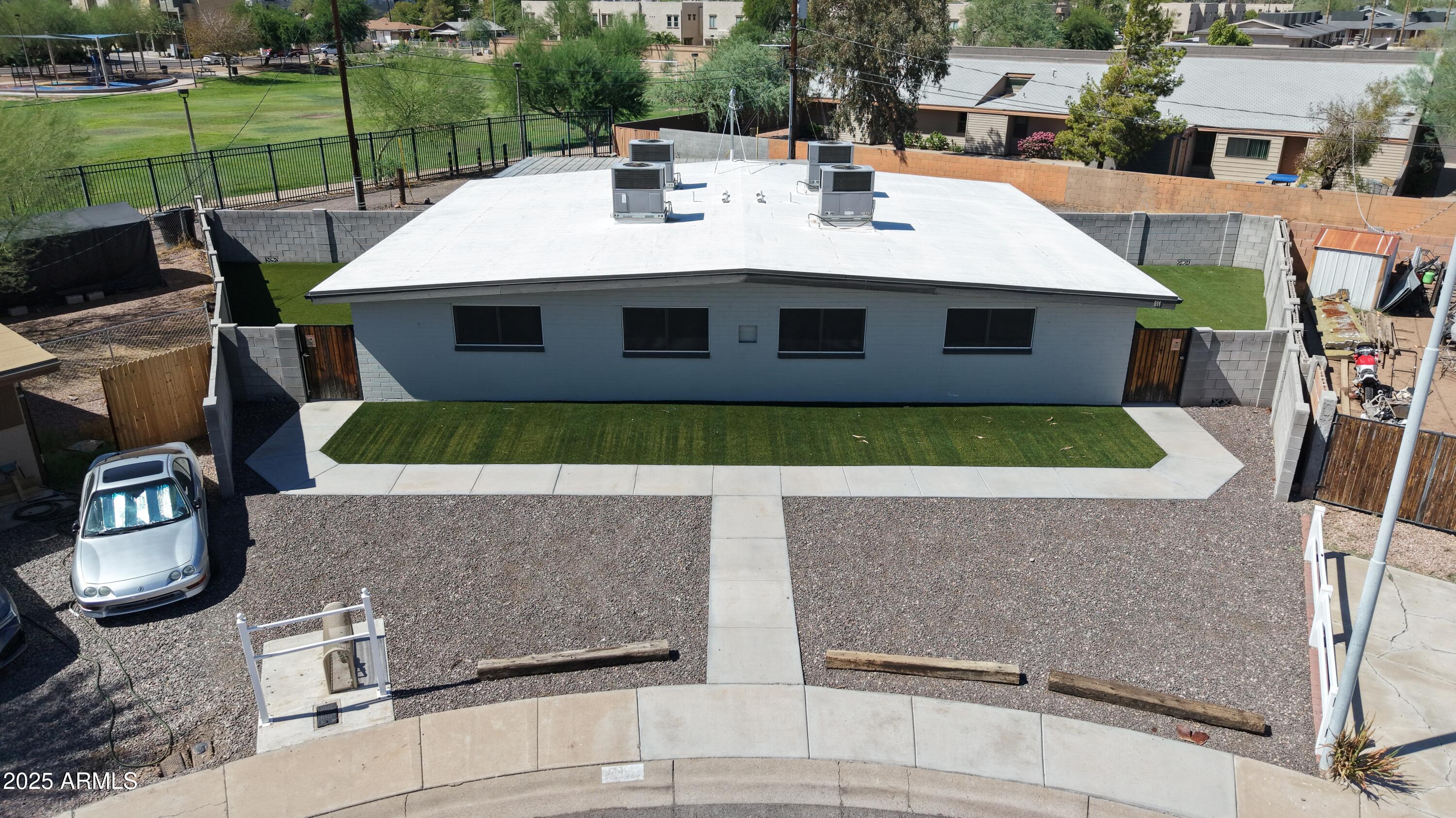 914 S KENWOOD Circle