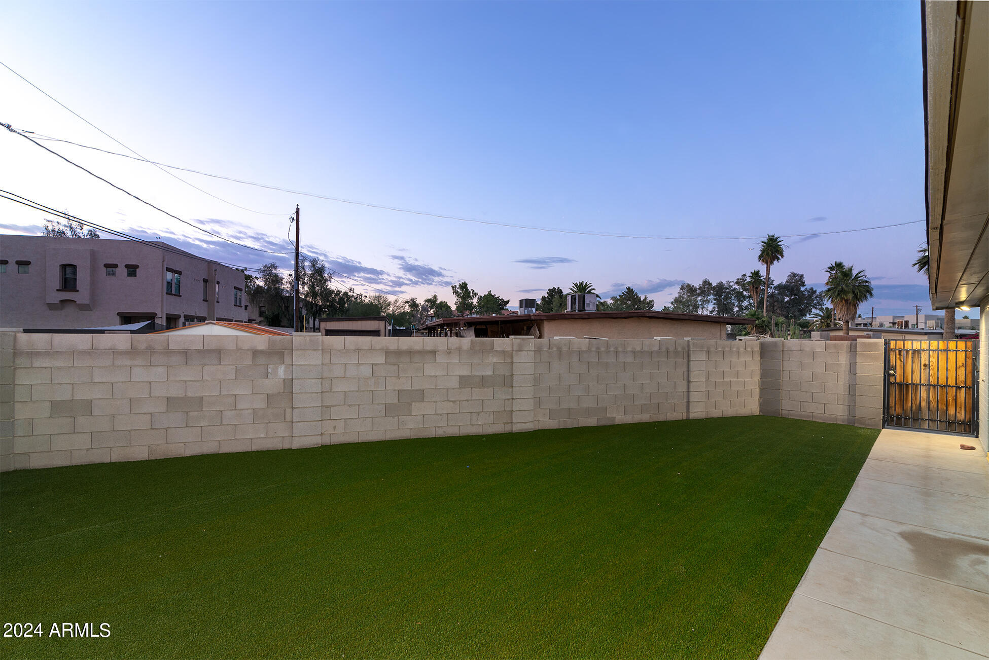 914 S KENWOOD Circle