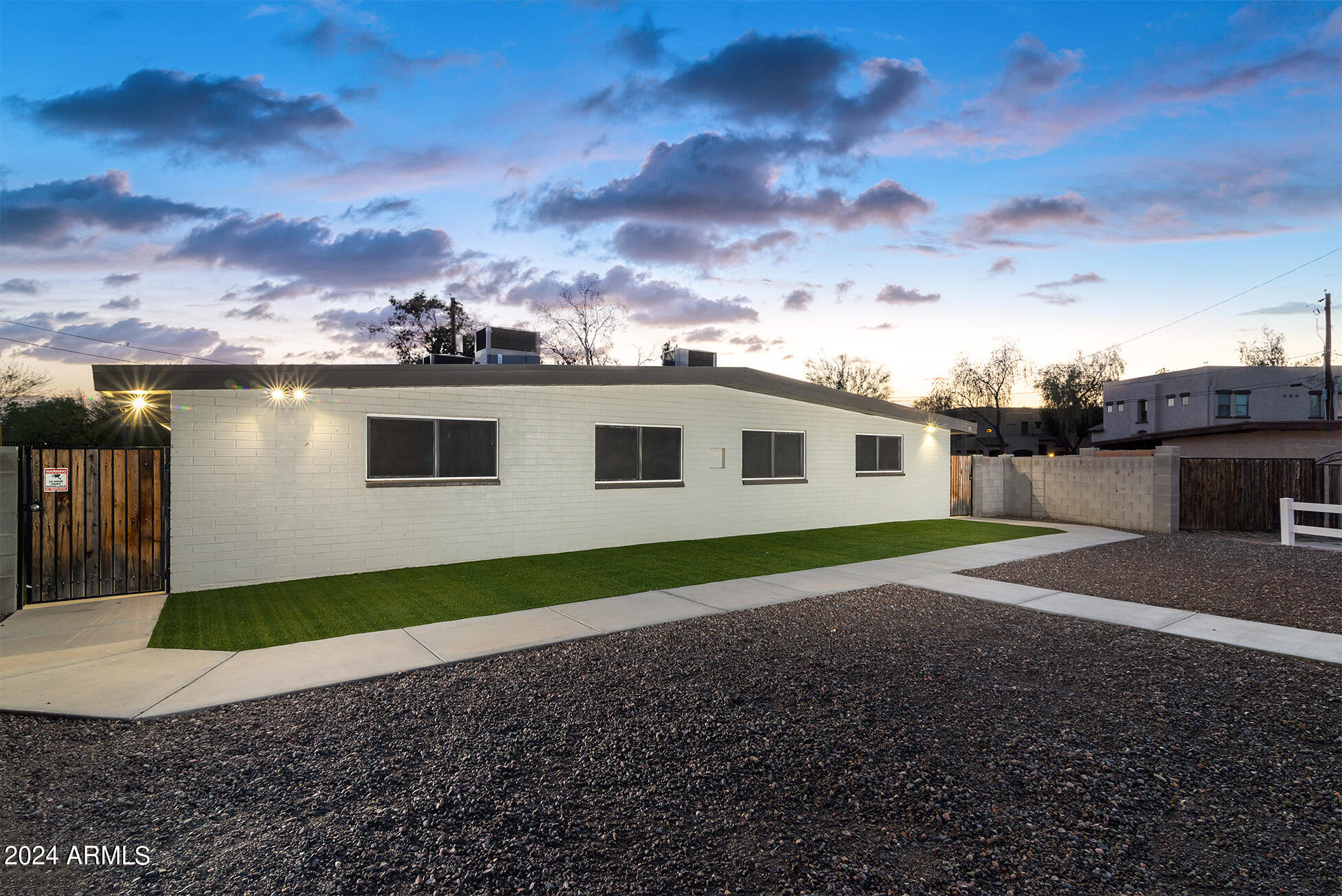 914 S KENWOOD Circle