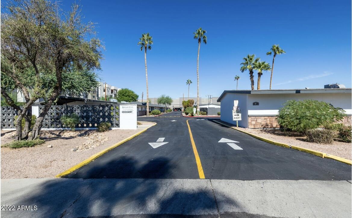 2020 W Hayward Avenue 22