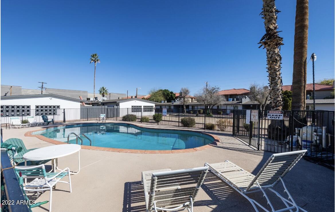 2020 W Hayward Avenue 22