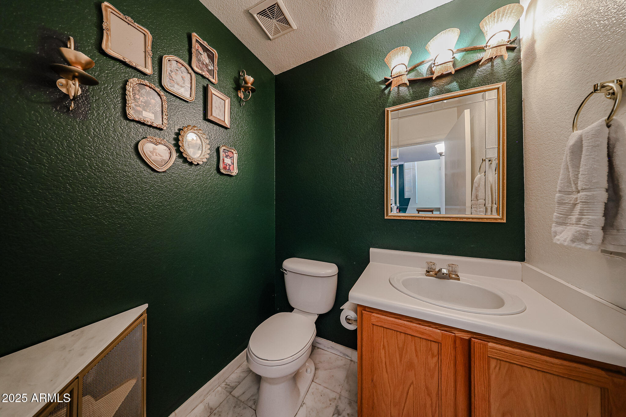 1126 E Silktassel Trail