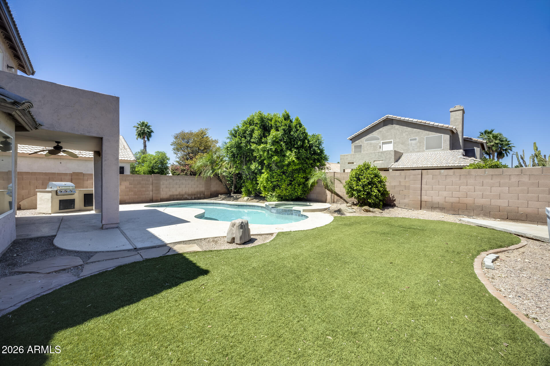 8782 E PINCHOT Avenue