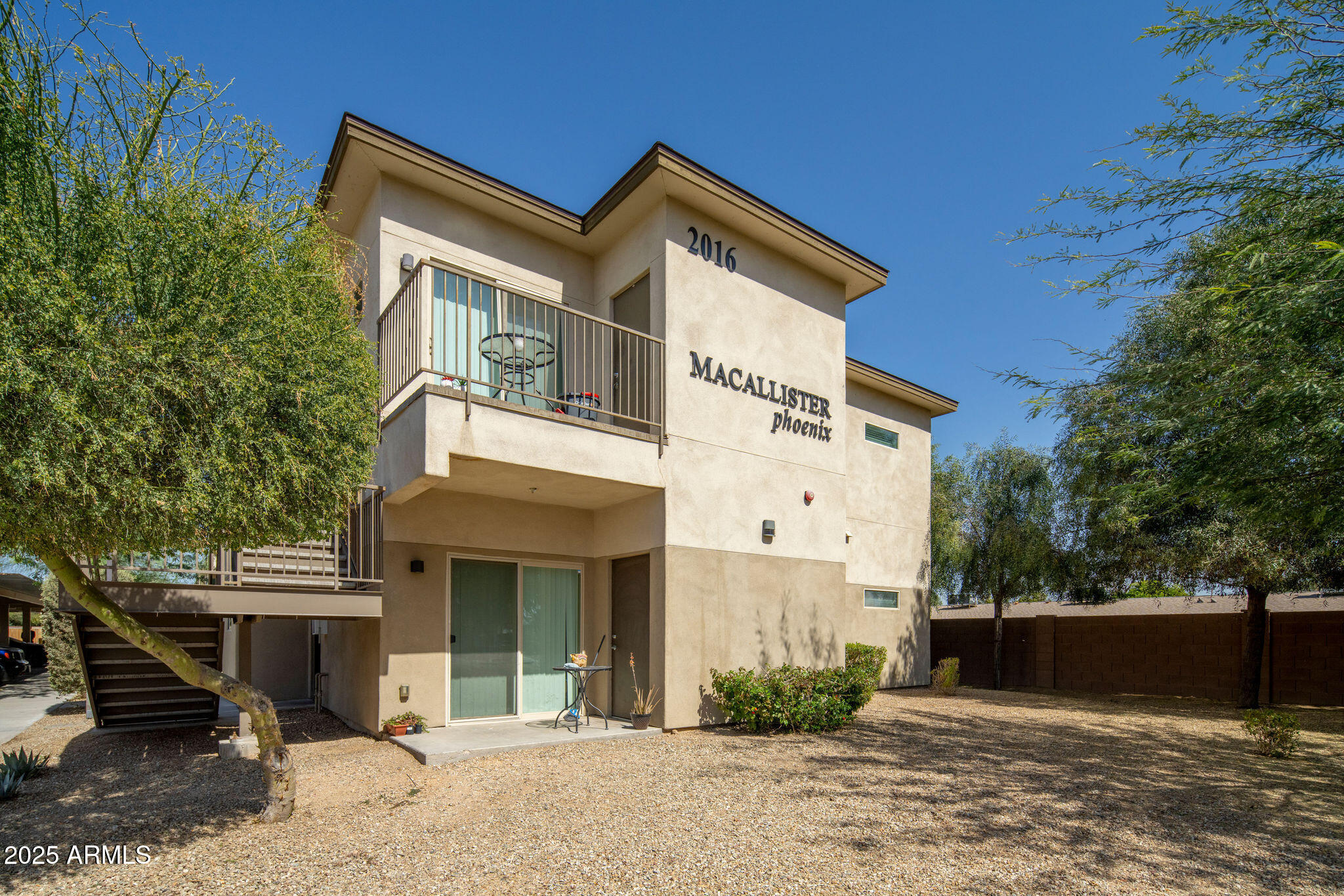 2016 W Orangewood Avenue