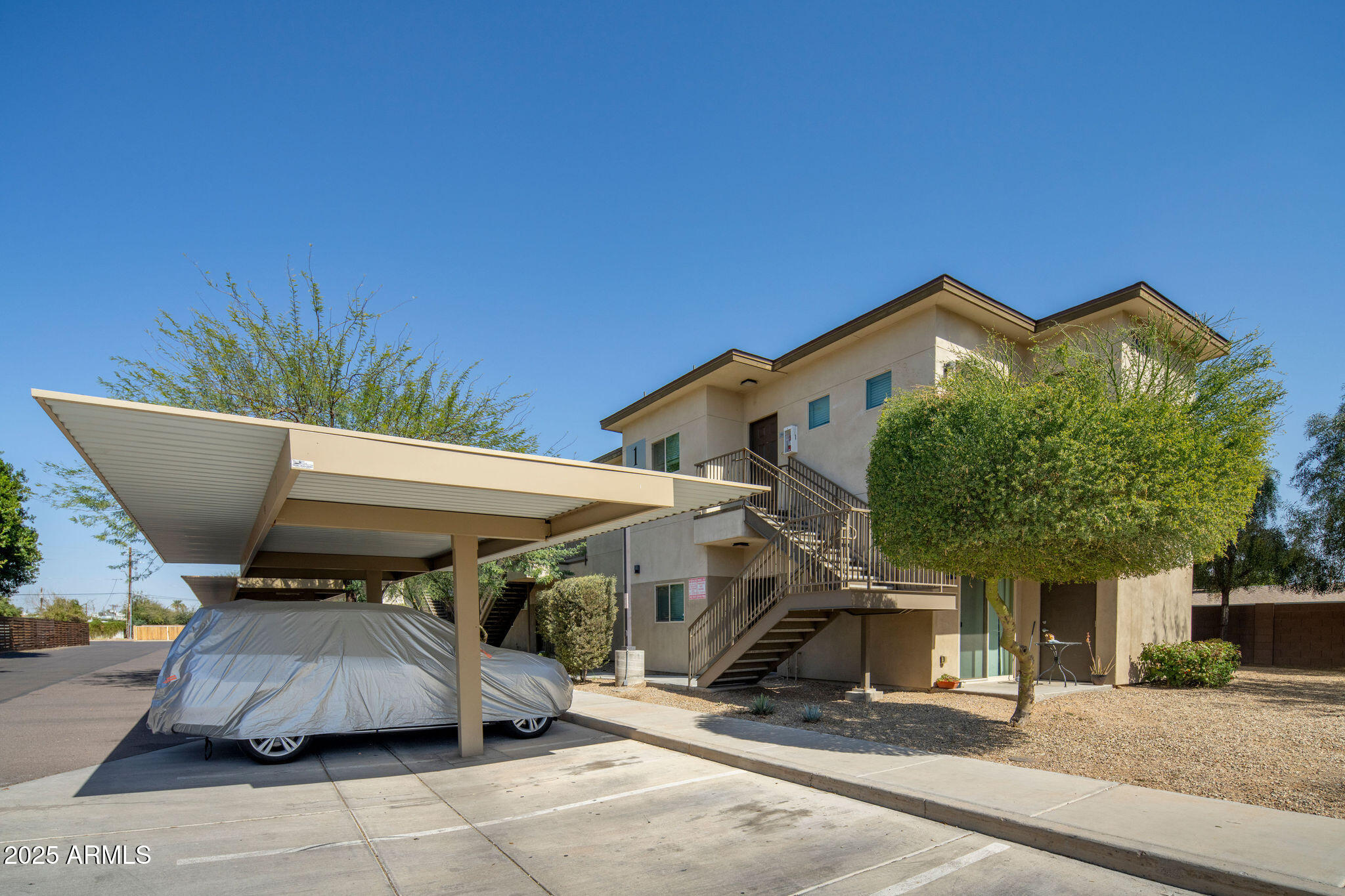 2016 W Orangewood Avenue