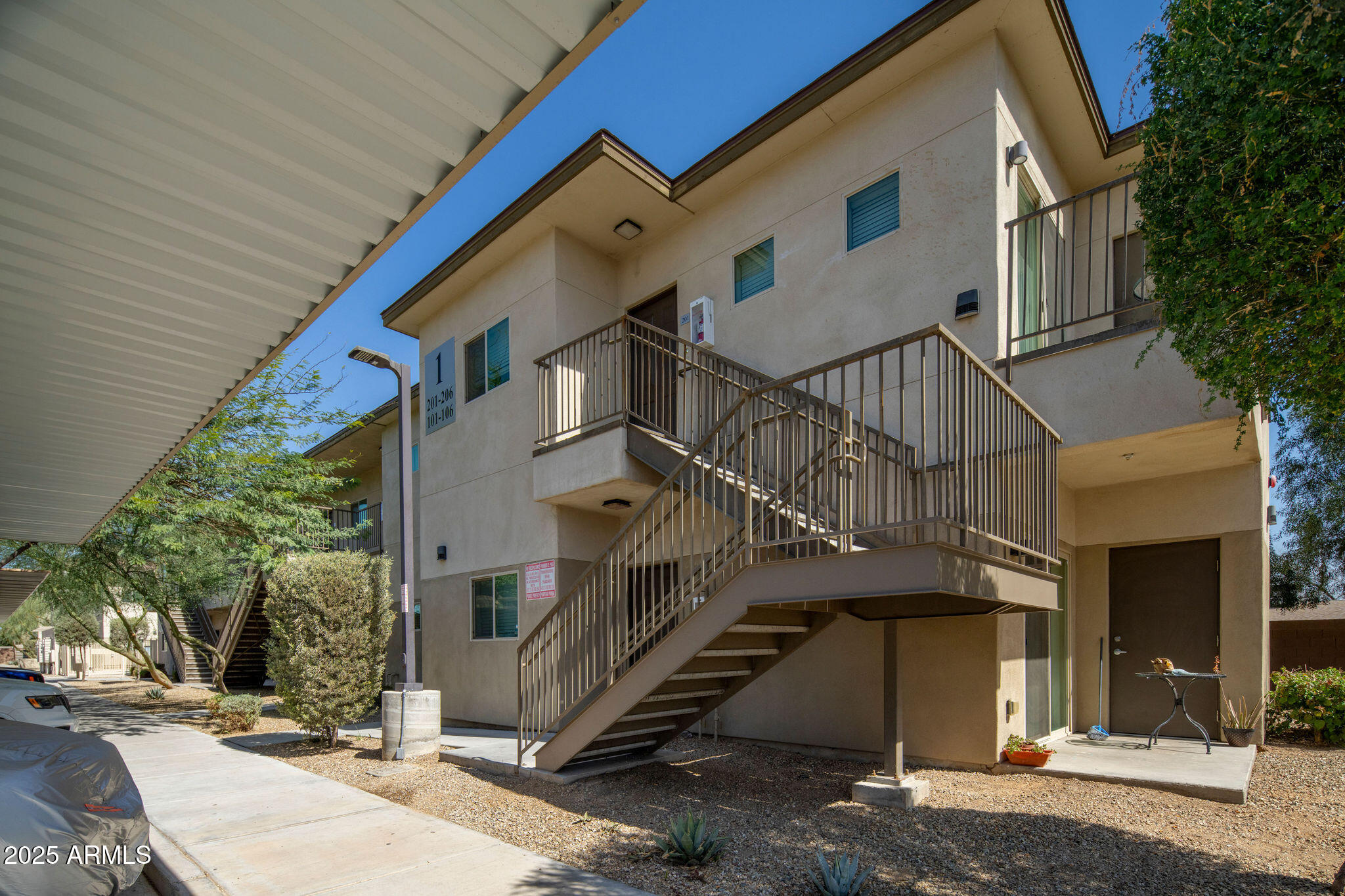 2016 W Orangewood Avenue