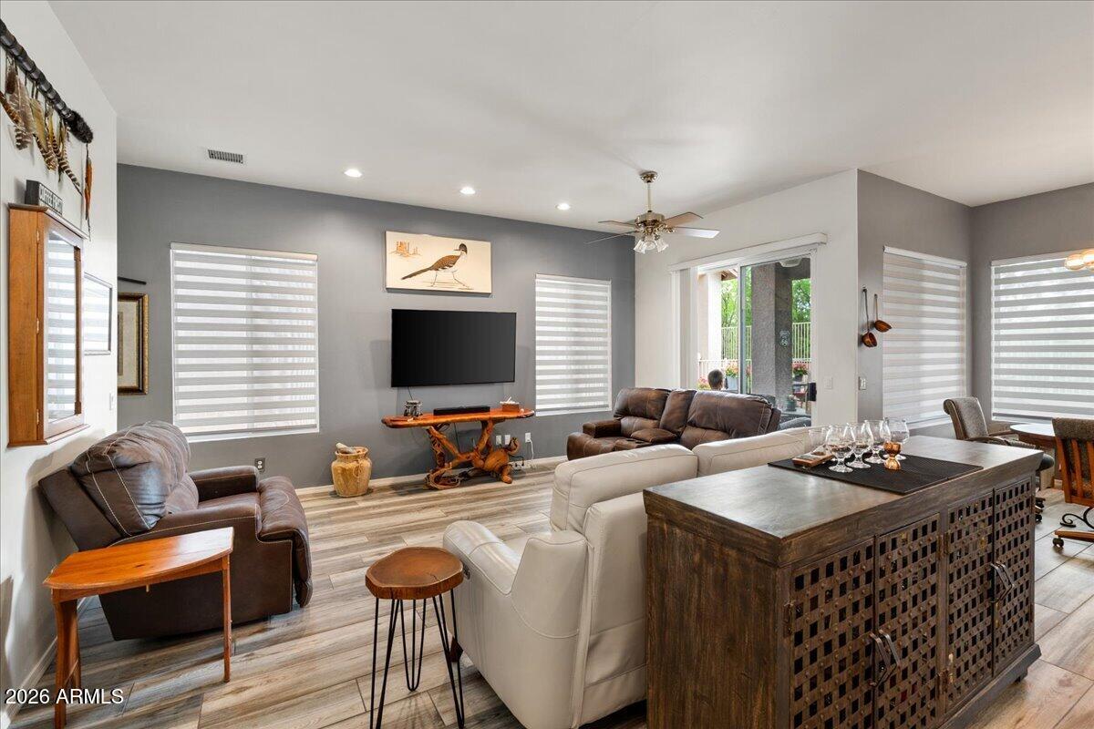 587 S VALLE ESCONDIDO --