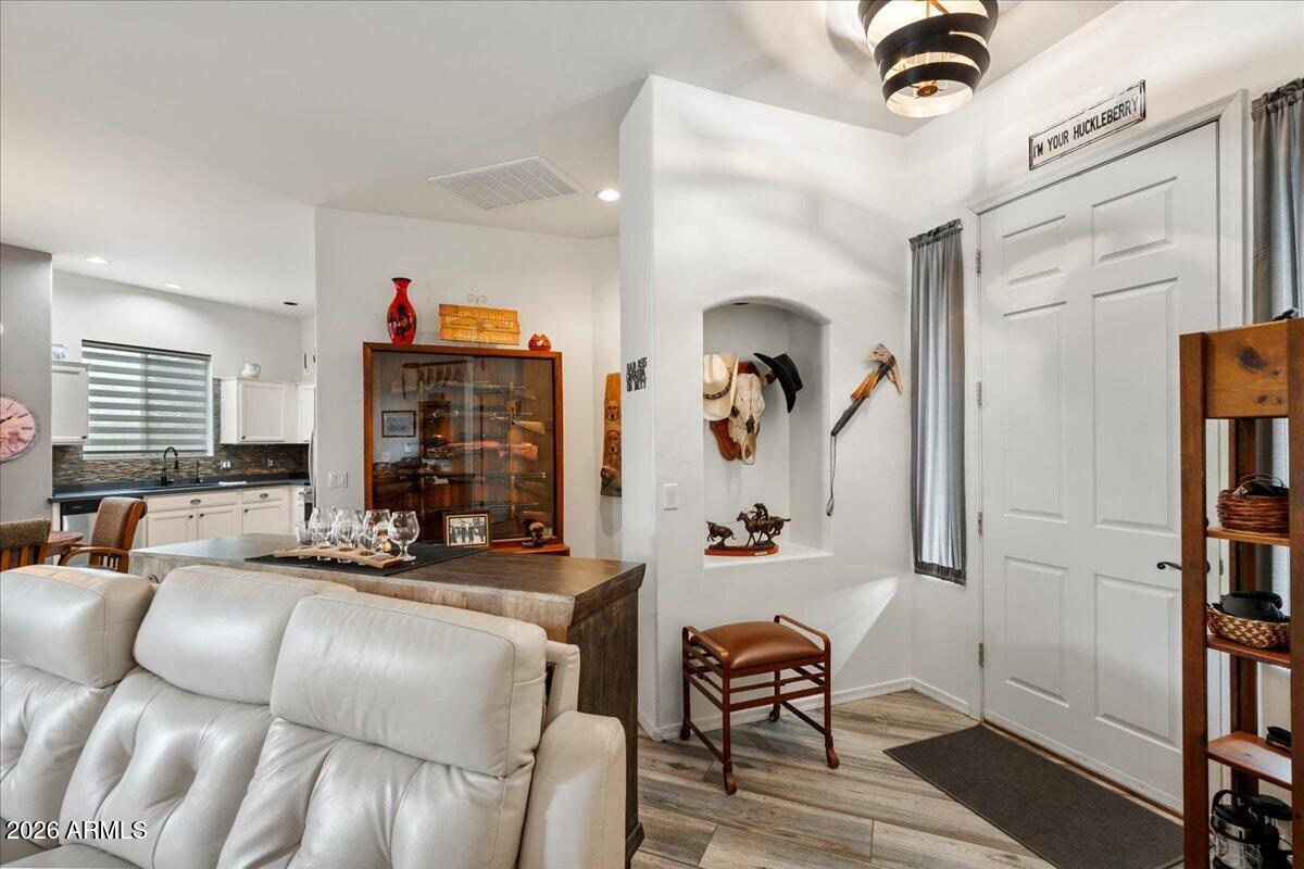 587 S VALLE ESCONDIDO --