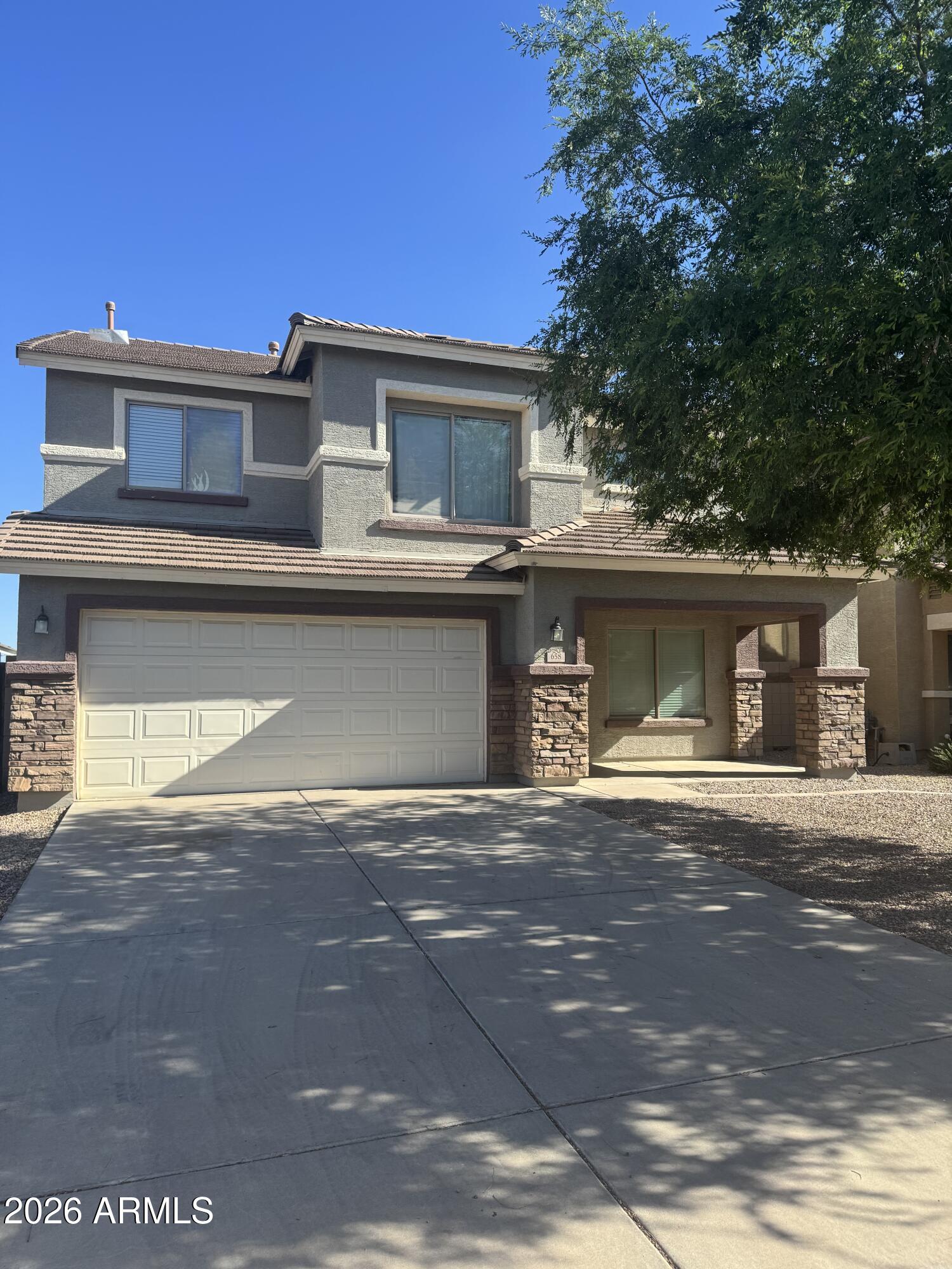 658 E CHRISTOPHER Street