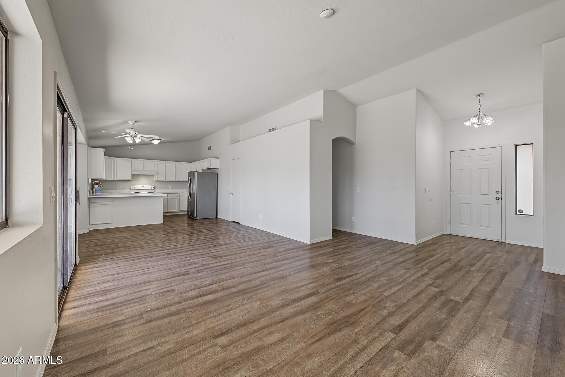 531 E MESQUITE Avenue