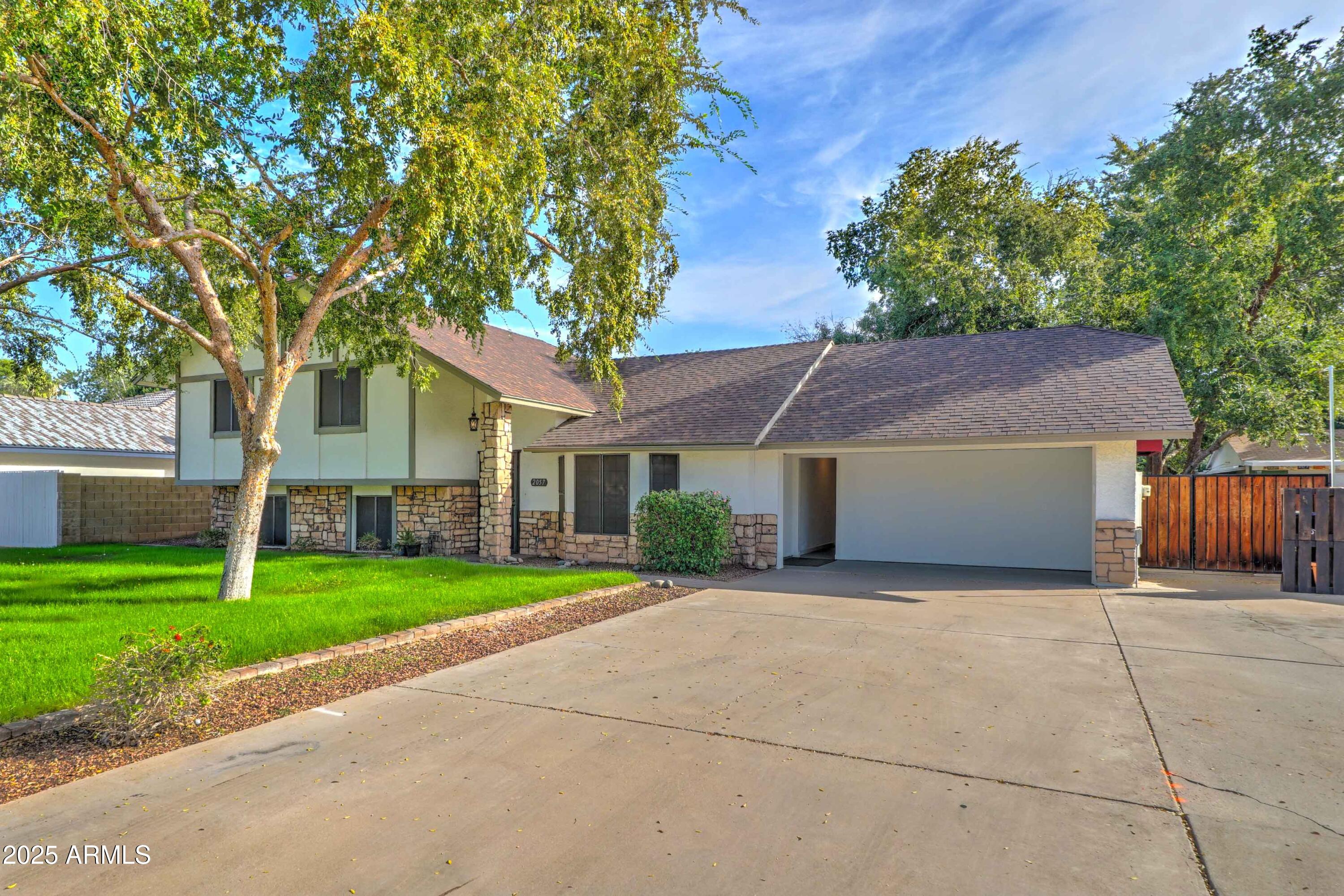 2057 N ASHBROOK Circle