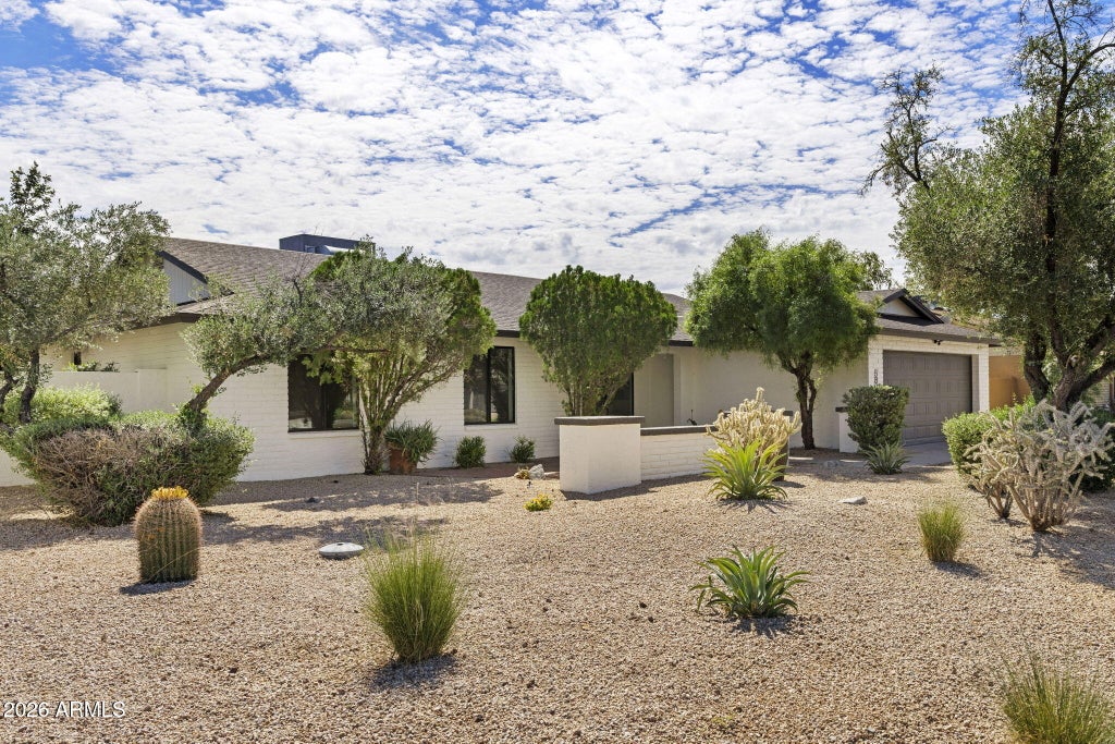 Photo of 5821 E Acoma Drive, Scottsdale, AZ 85254 (MLS # 7092648)
