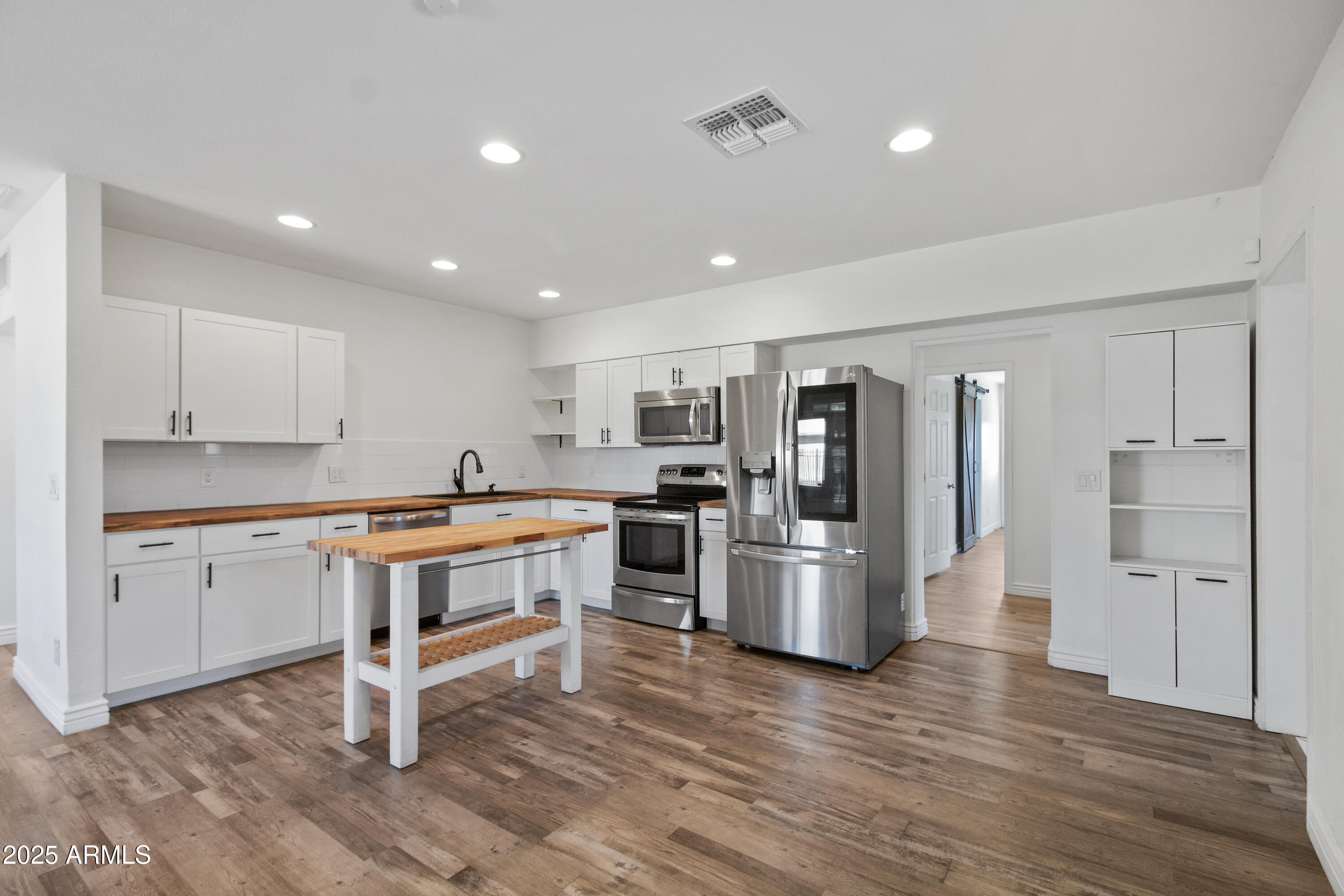 1729 W FAIRMOUNT Avenue