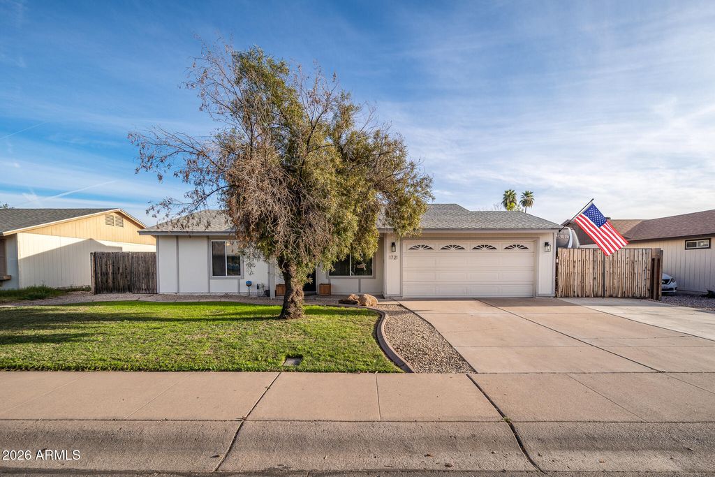 Photo of 1721 W Temple Street, Chandler, AZ 85224 (MLS # 6984005)