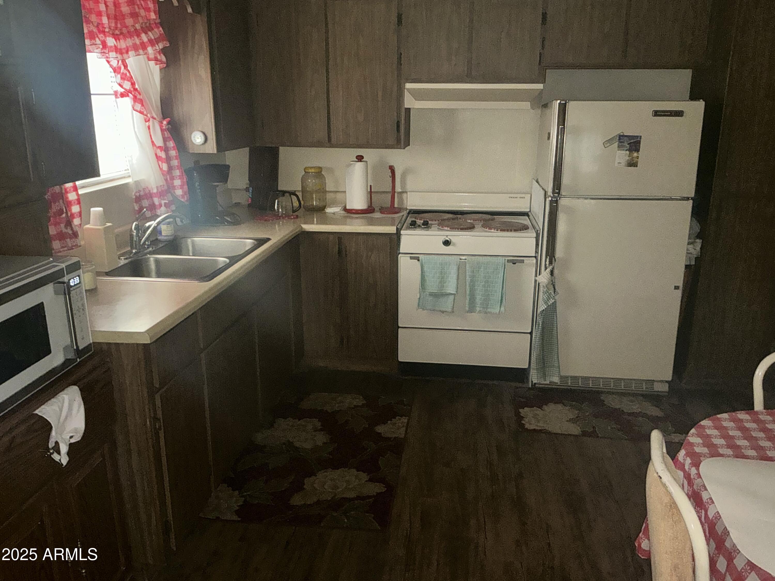 6742 E DALLAS Street