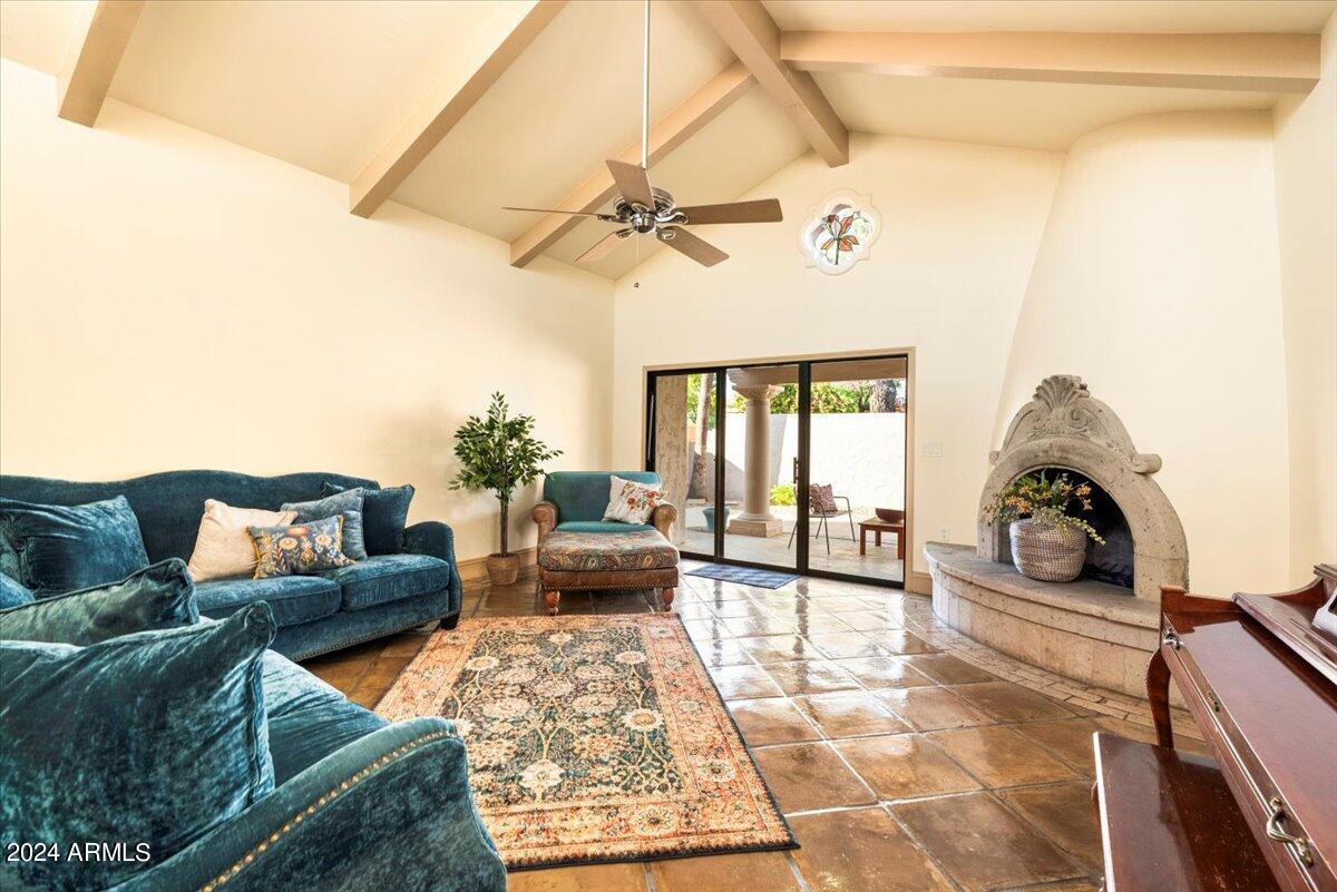 8638 E PARAISO Drive