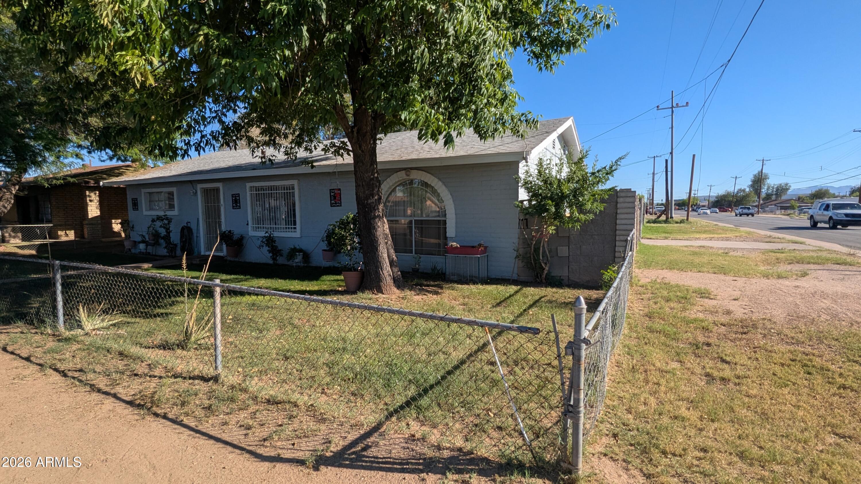 3833 W TAYLOR Street