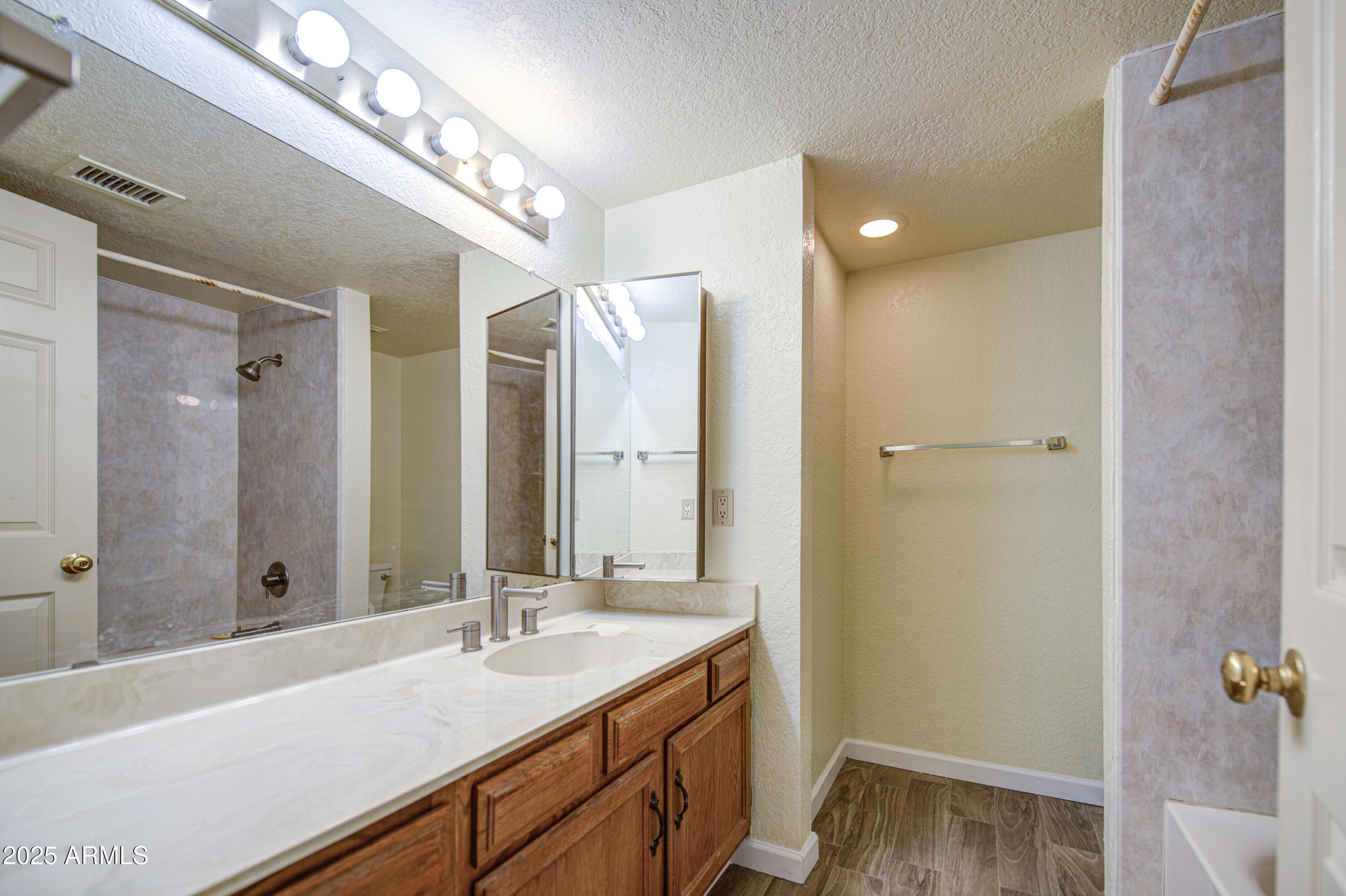 2660 E FOUNTAIN Street