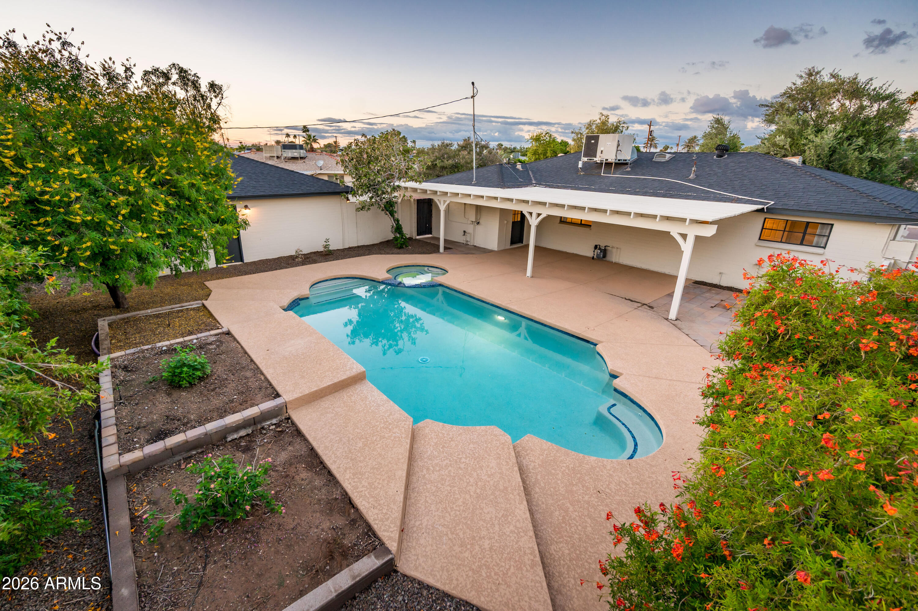 2111 W SOLANO Drive