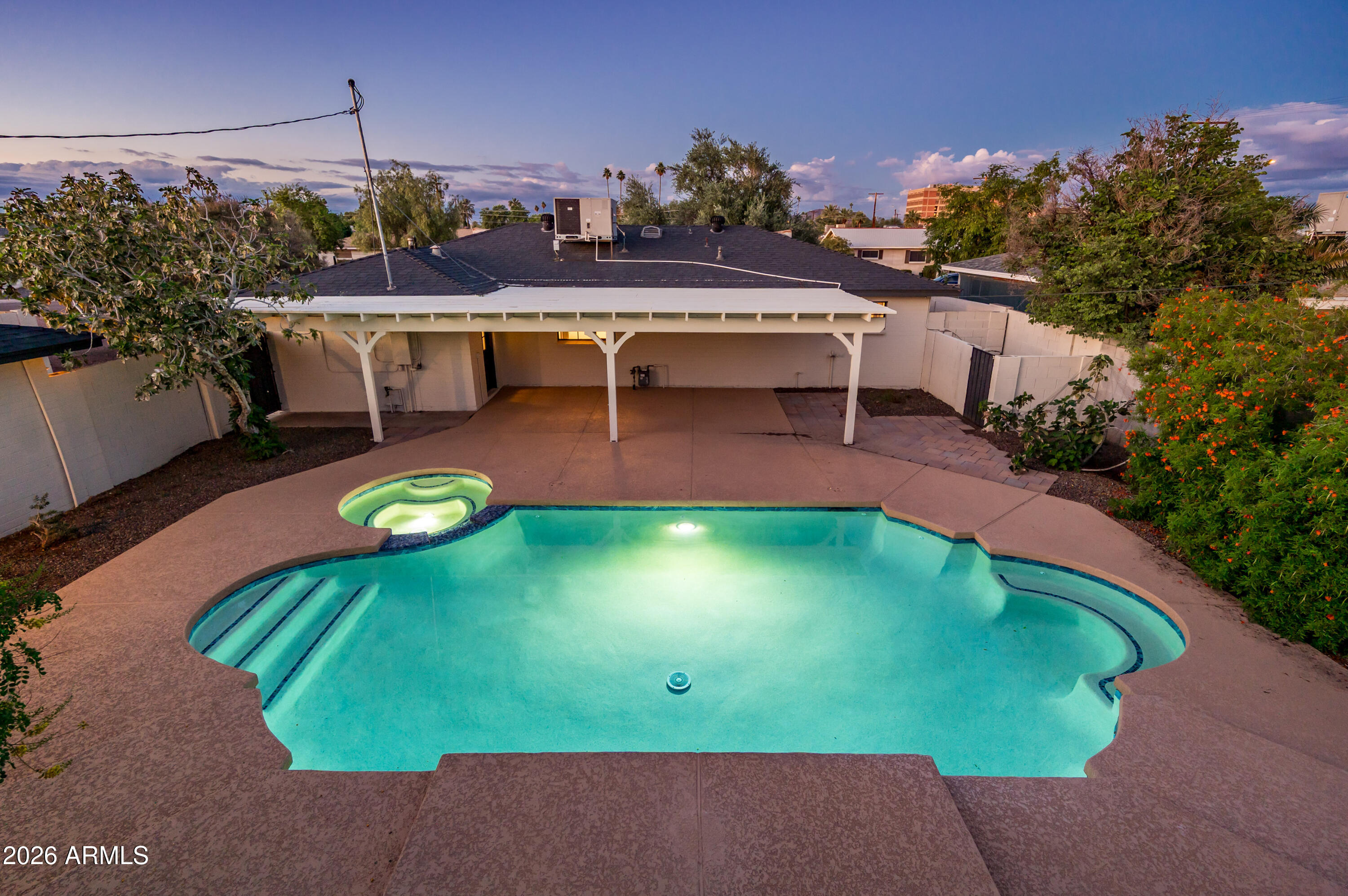 2111 W SOLANO Drive