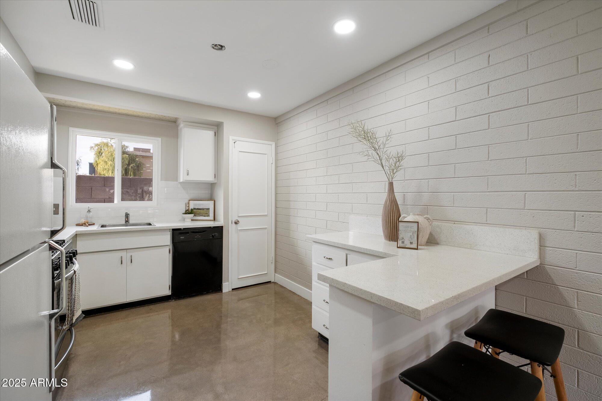 1450 E BETHANY HOME Road 8