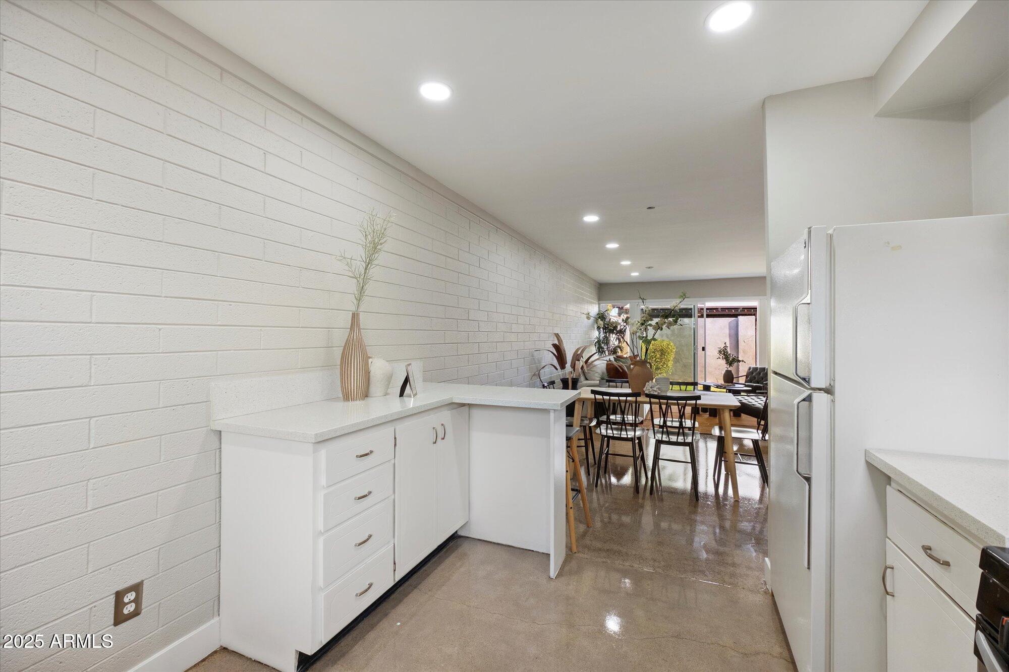 1450 E BETHANY HOME Road 8