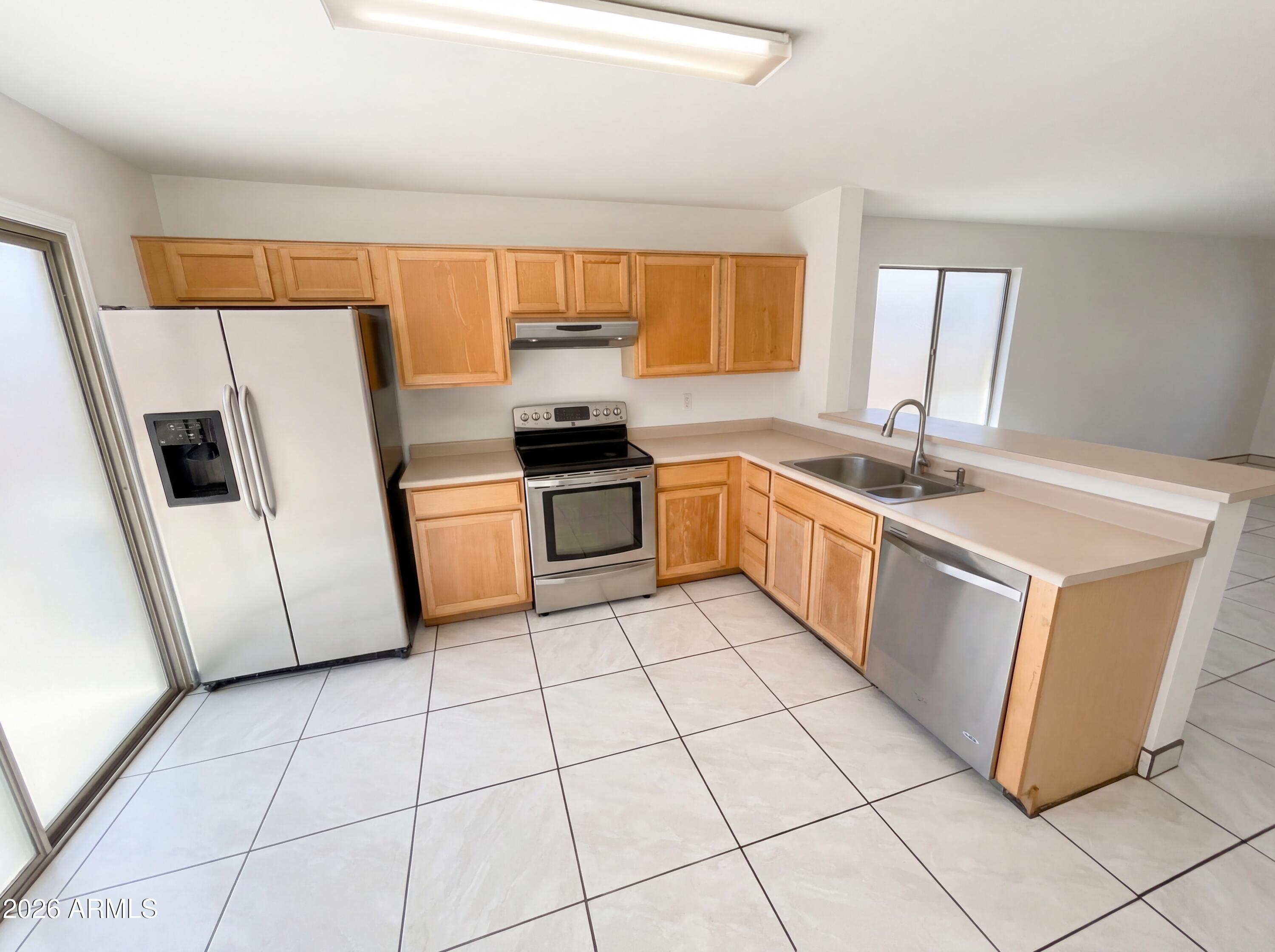 853 E VIA MARIA Street