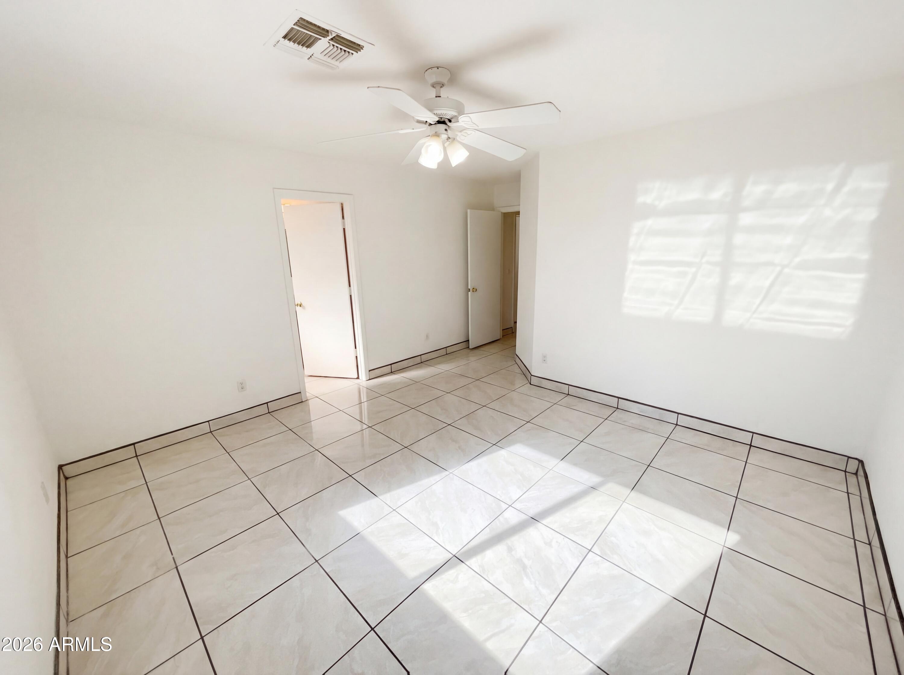 853 E VIA MARIA Street