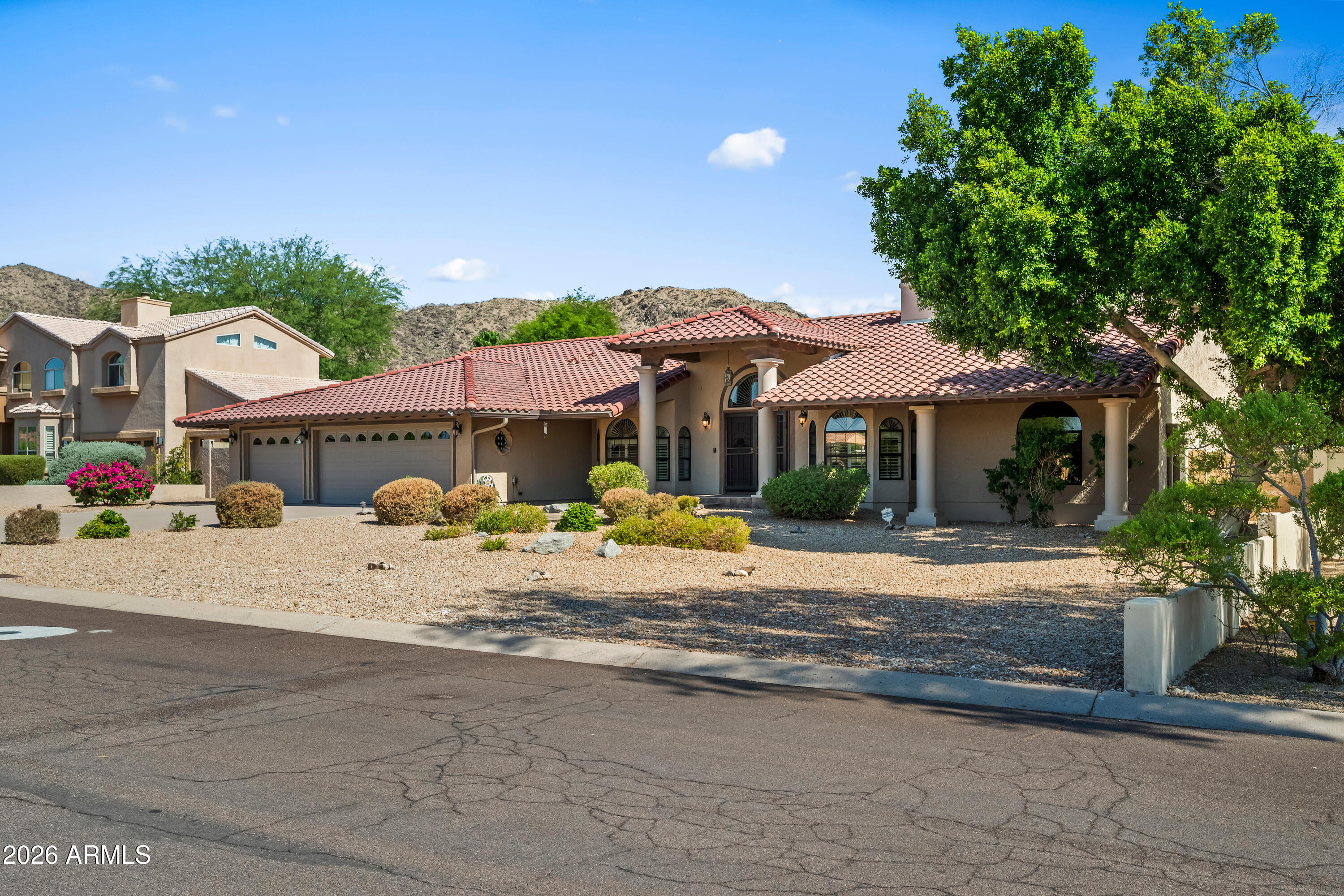 3714 E DAKOTA Drive