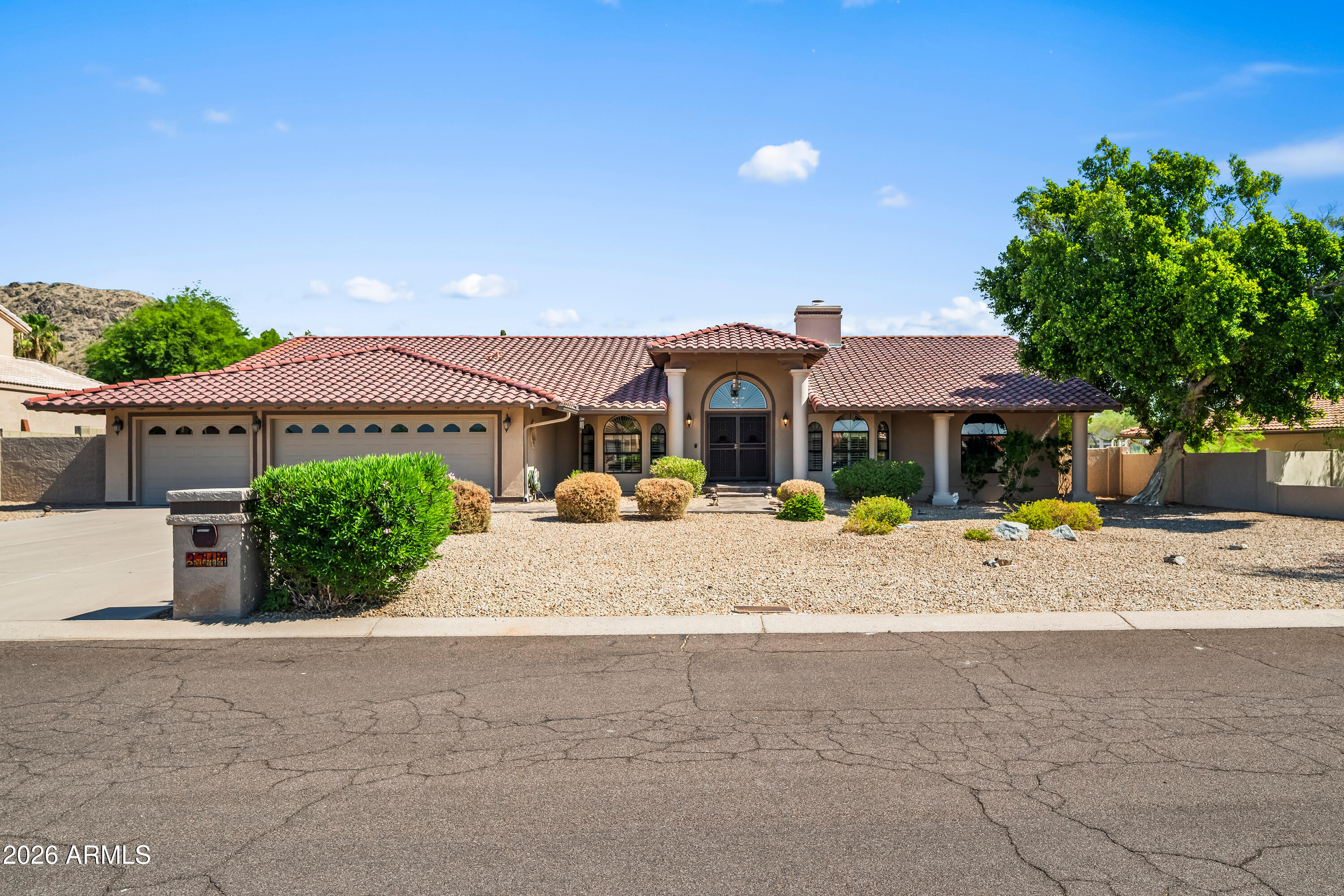 3714 E DAKOTA Drive