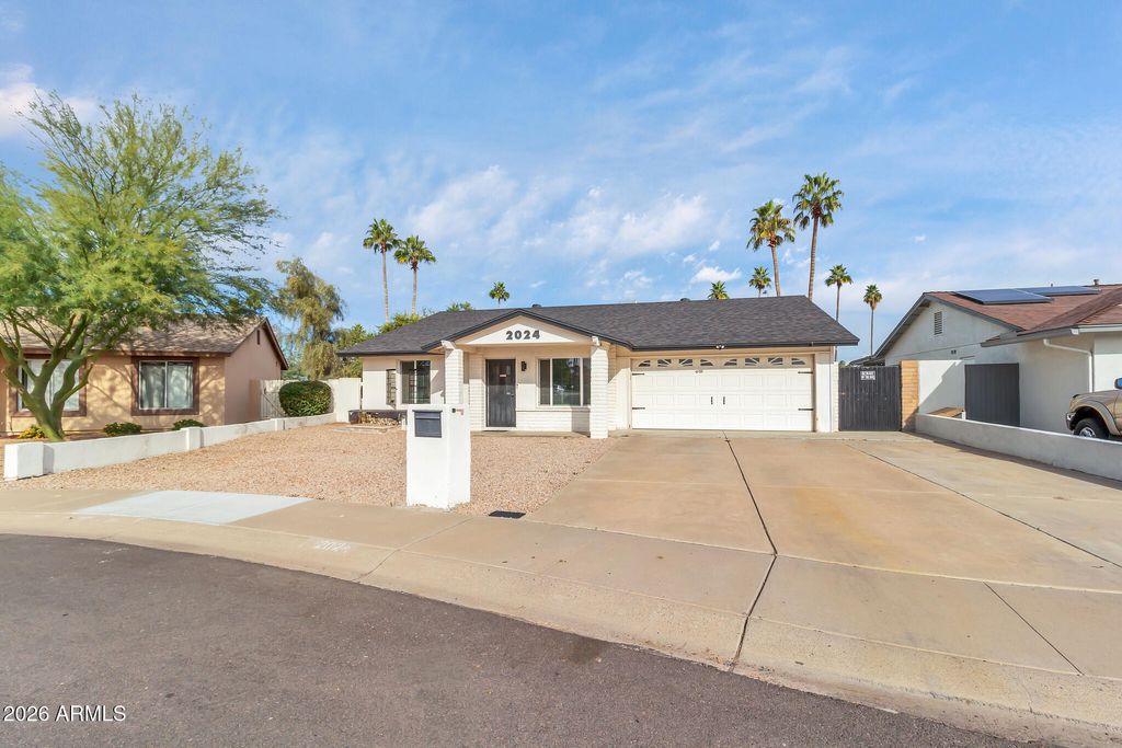 Photo of 2024 E Rice Drive, Tempe, AZ 85283 (MLS # 6962554)
