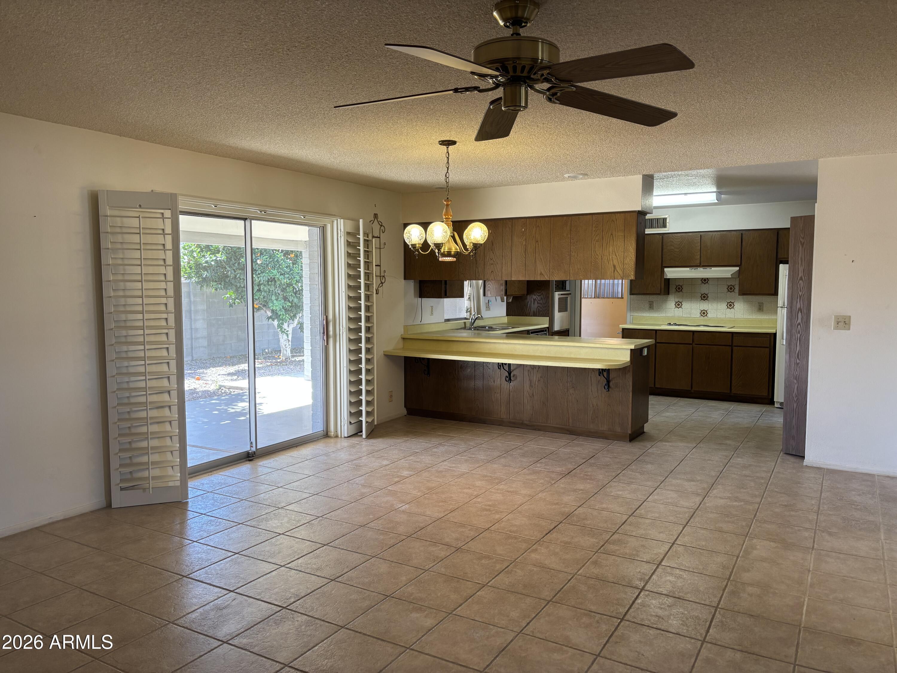 4025 E CRESCENT Avenue