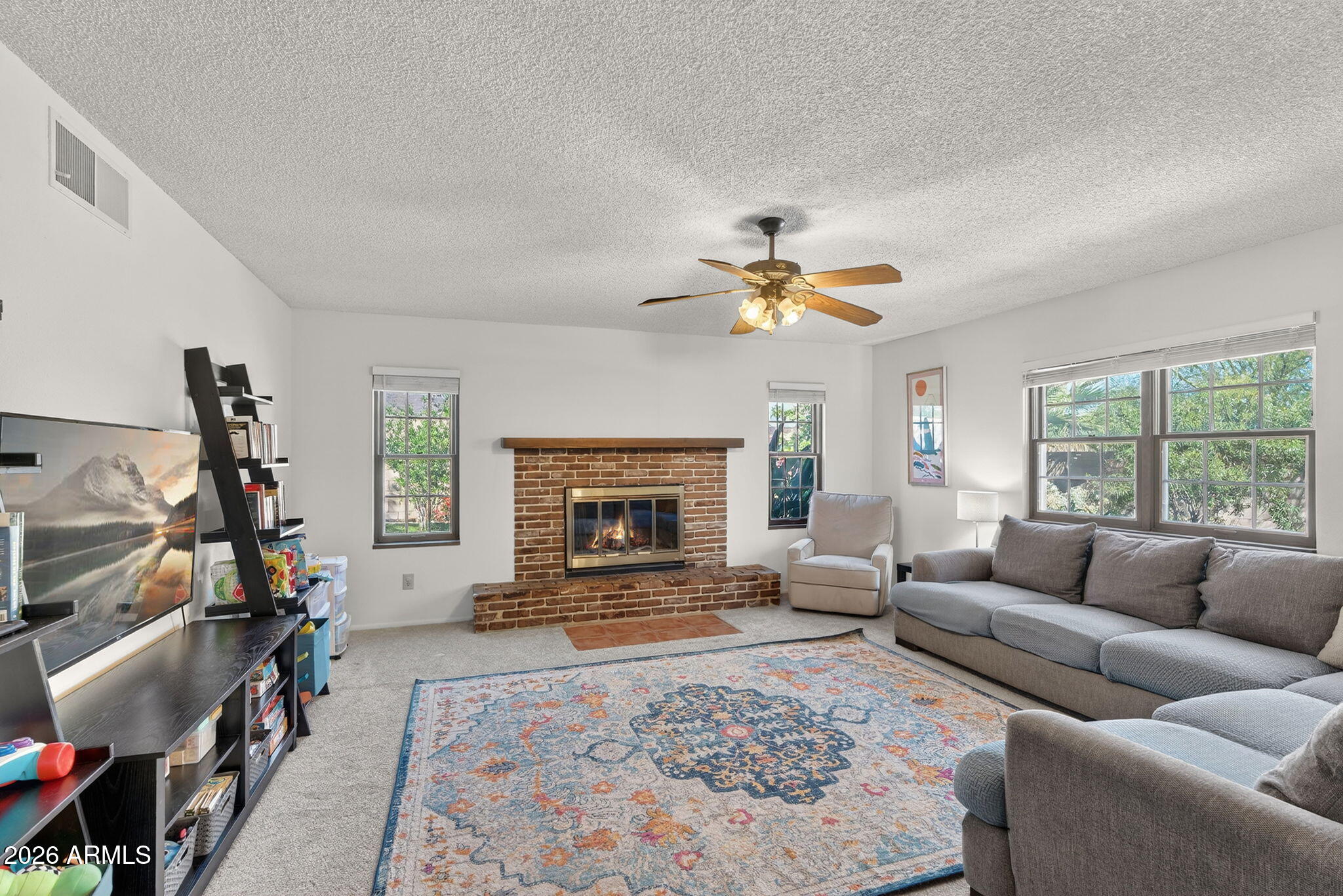 2822 E WILLOW Avenue