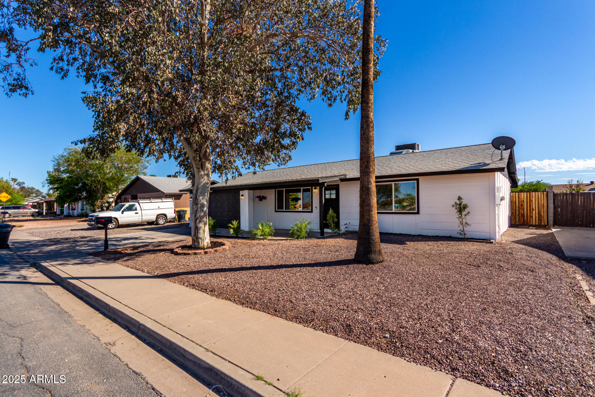 2137 E INVERNESS Avenue