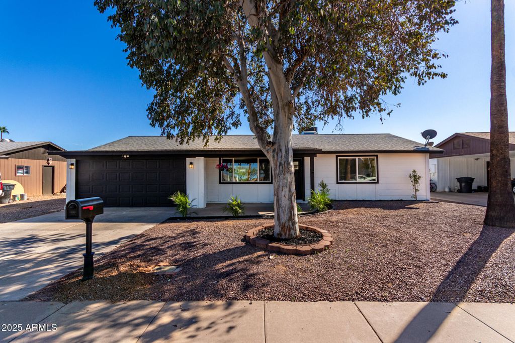 Photo of 2137 E Inverness Avenue, Mesa, AZ 85204 (MLS # 6930523)
