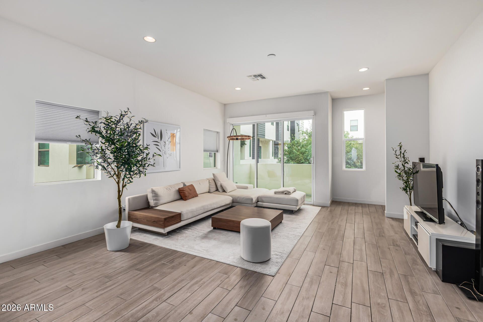 325 E CORONADO Road 13