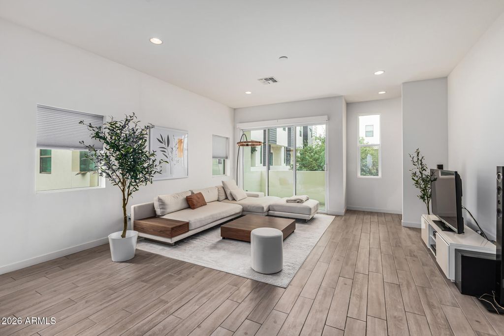 Photo of 325 E Coronado Road #13, Phoenix, AZ 85004 (MLS # 6986114)