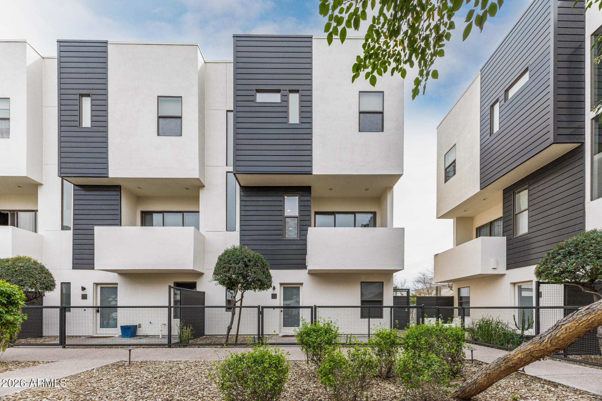 325 E CORONADO Road 13