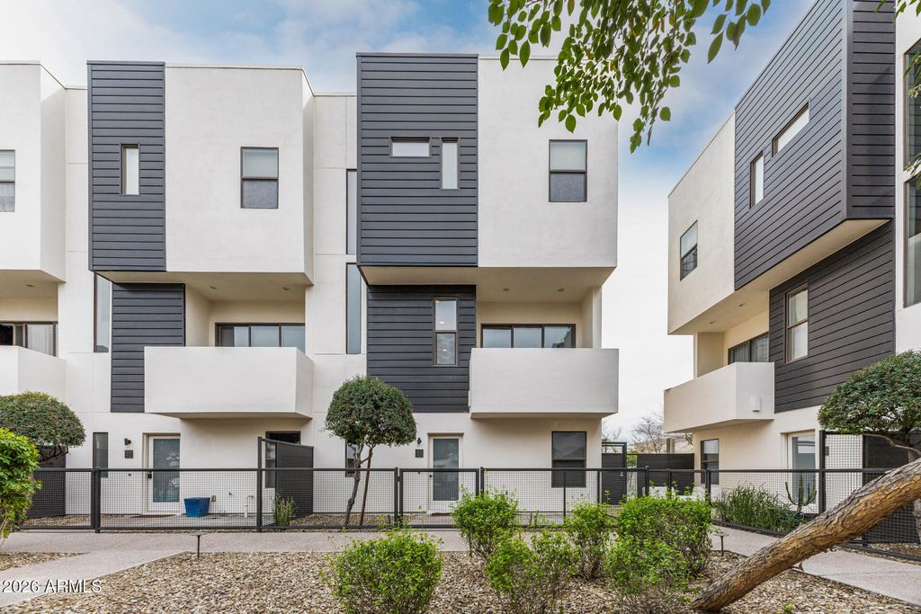 Photo of 325 E Coronado Road #13, Phoenix, AZ 85004 (MLS # 6986114)