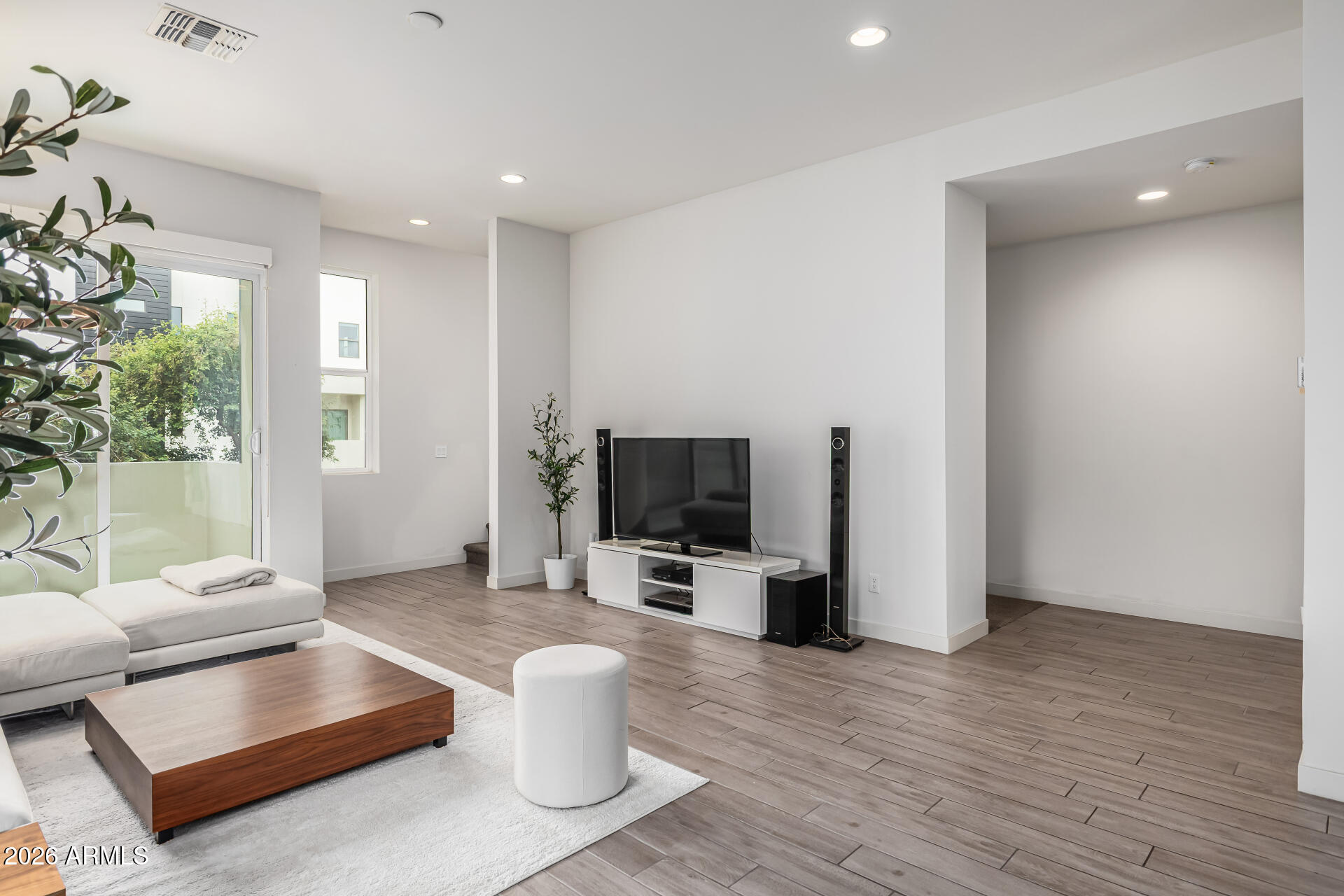 325 E CORONADO Road 13