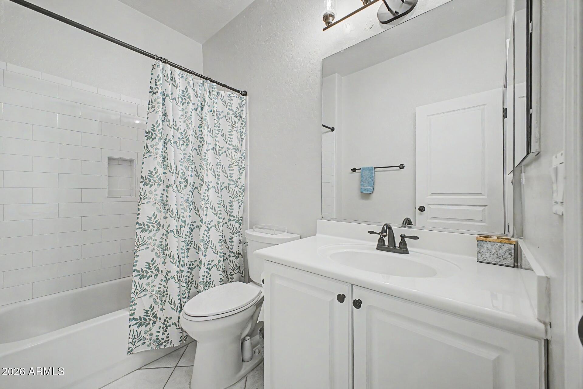 HIGLEY GROVES WEST - Residential
