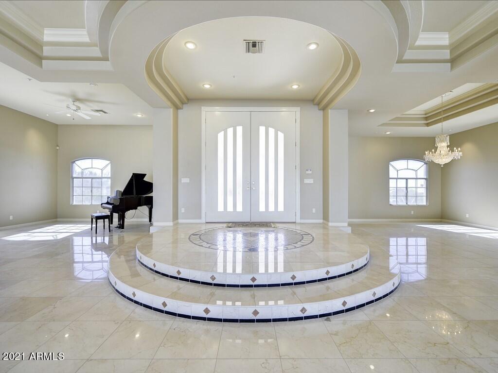 8704 E LOS GATOS Drive