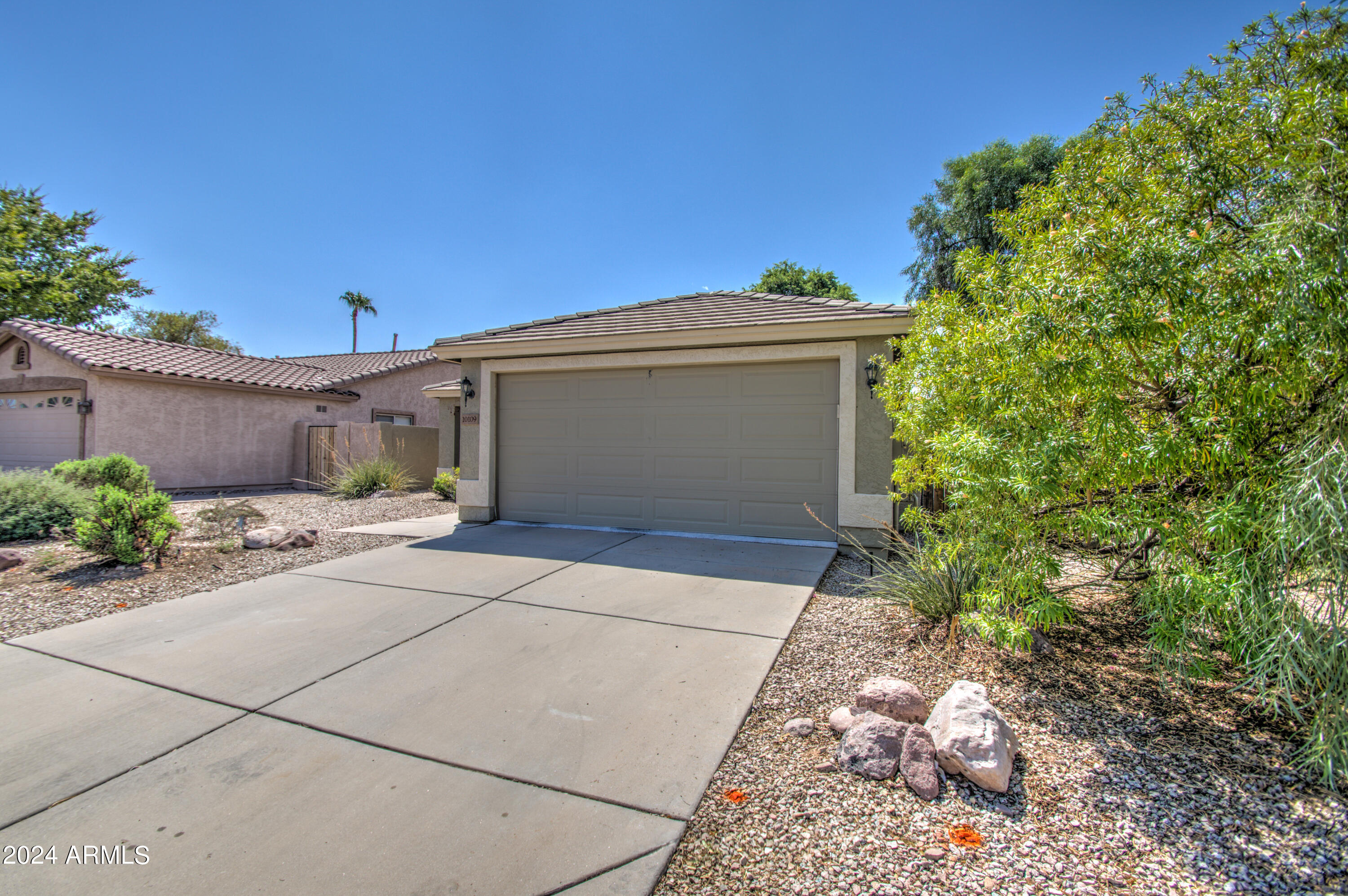 10109 E OBISPO Avenue