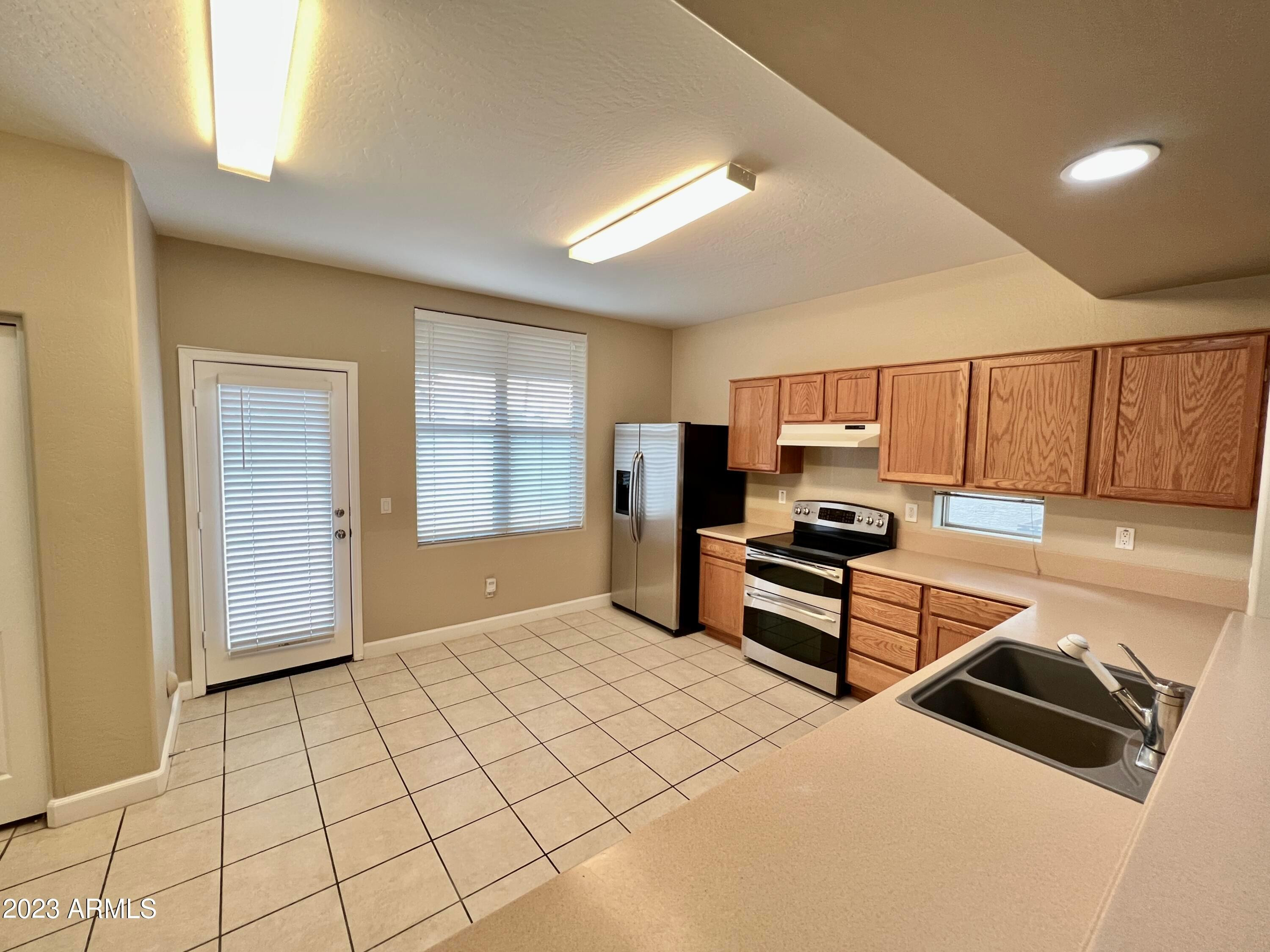 5911 S 35th Place