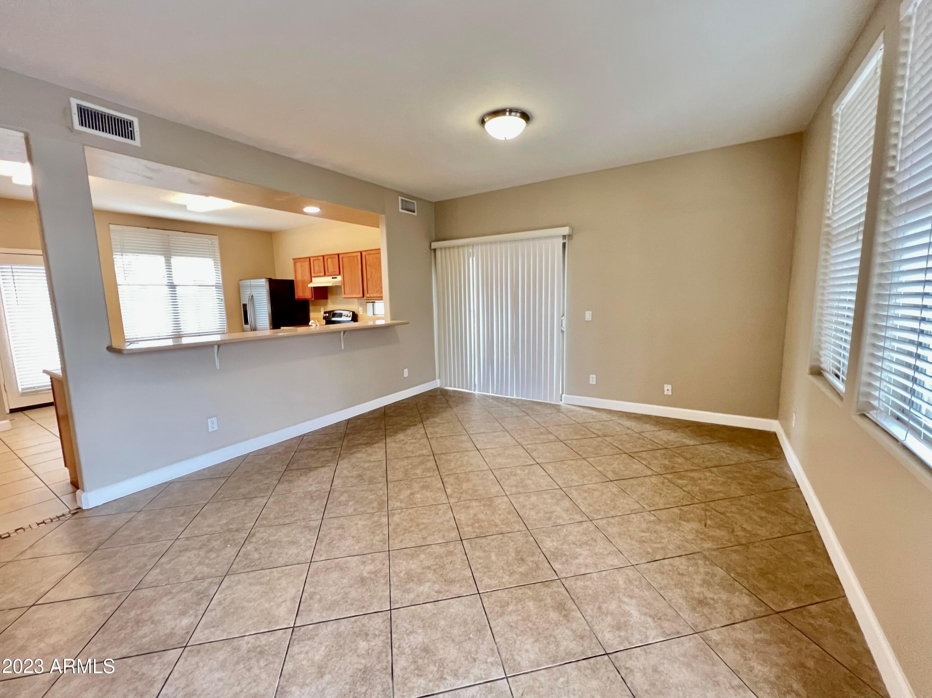 5911 S 35th Place